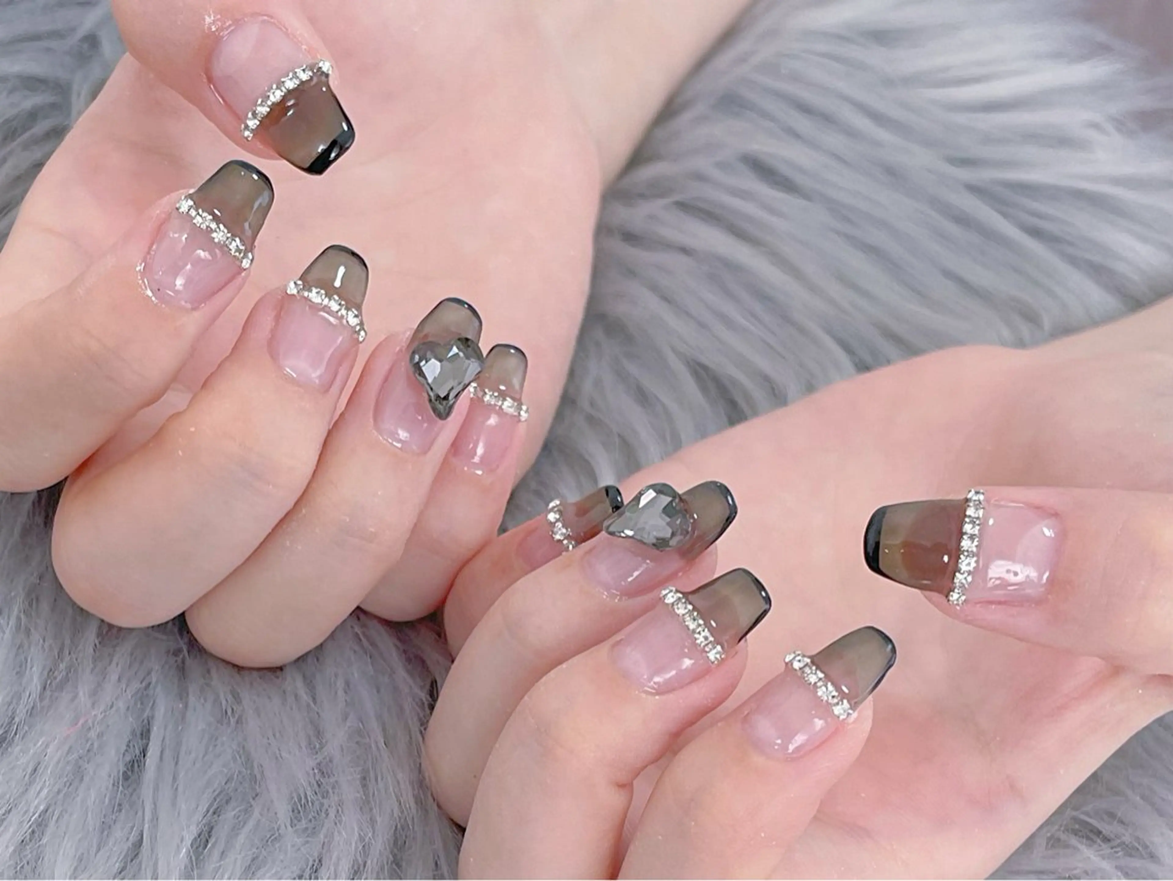 ミディアム Nina's nailのネイルデザイン