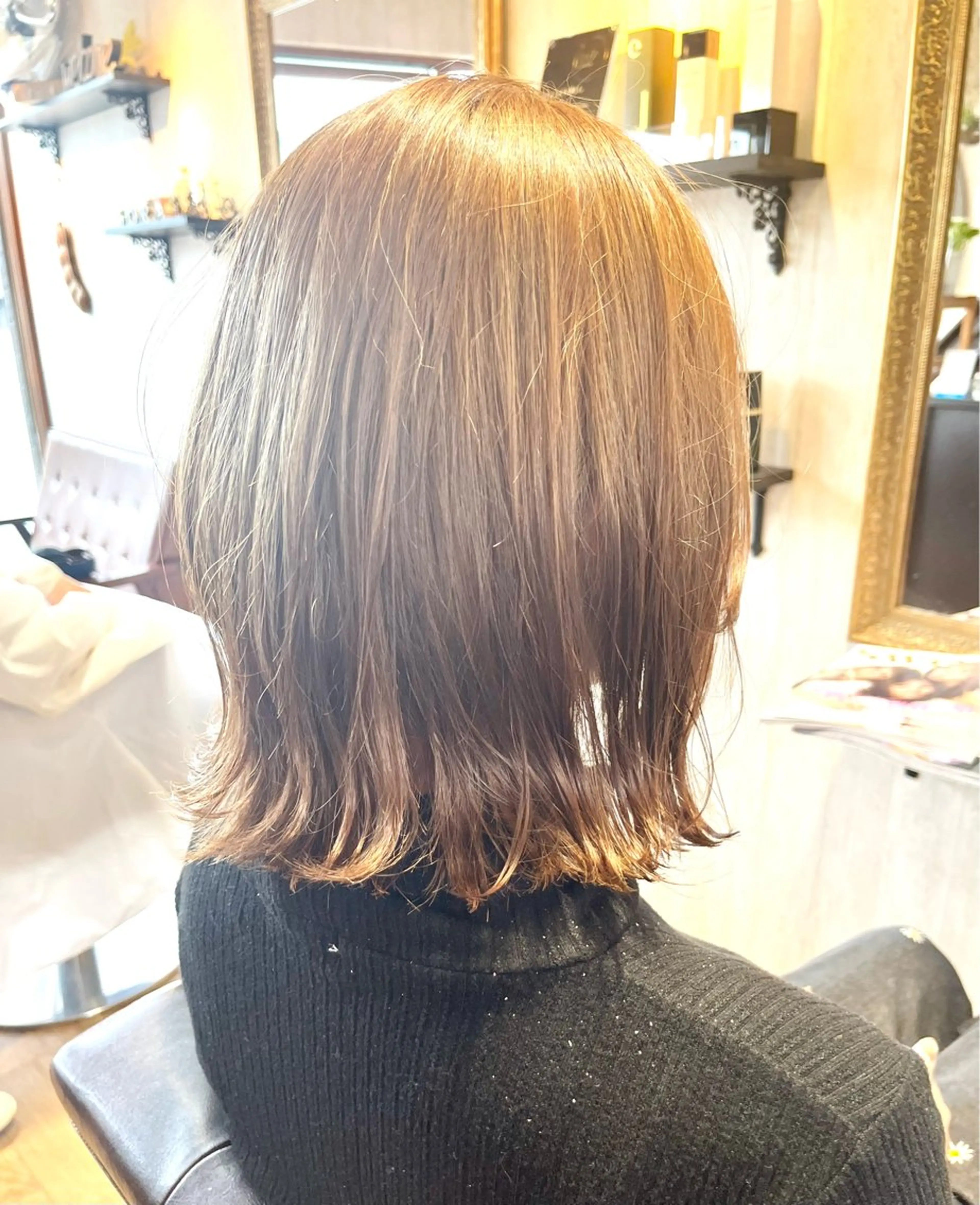 ミディアム カラー ベージュカラー ミルクティーベージュ カット ヘアカラー SORA所属・ＳＯＲＡ Ｉｉｅのヘアスタイル