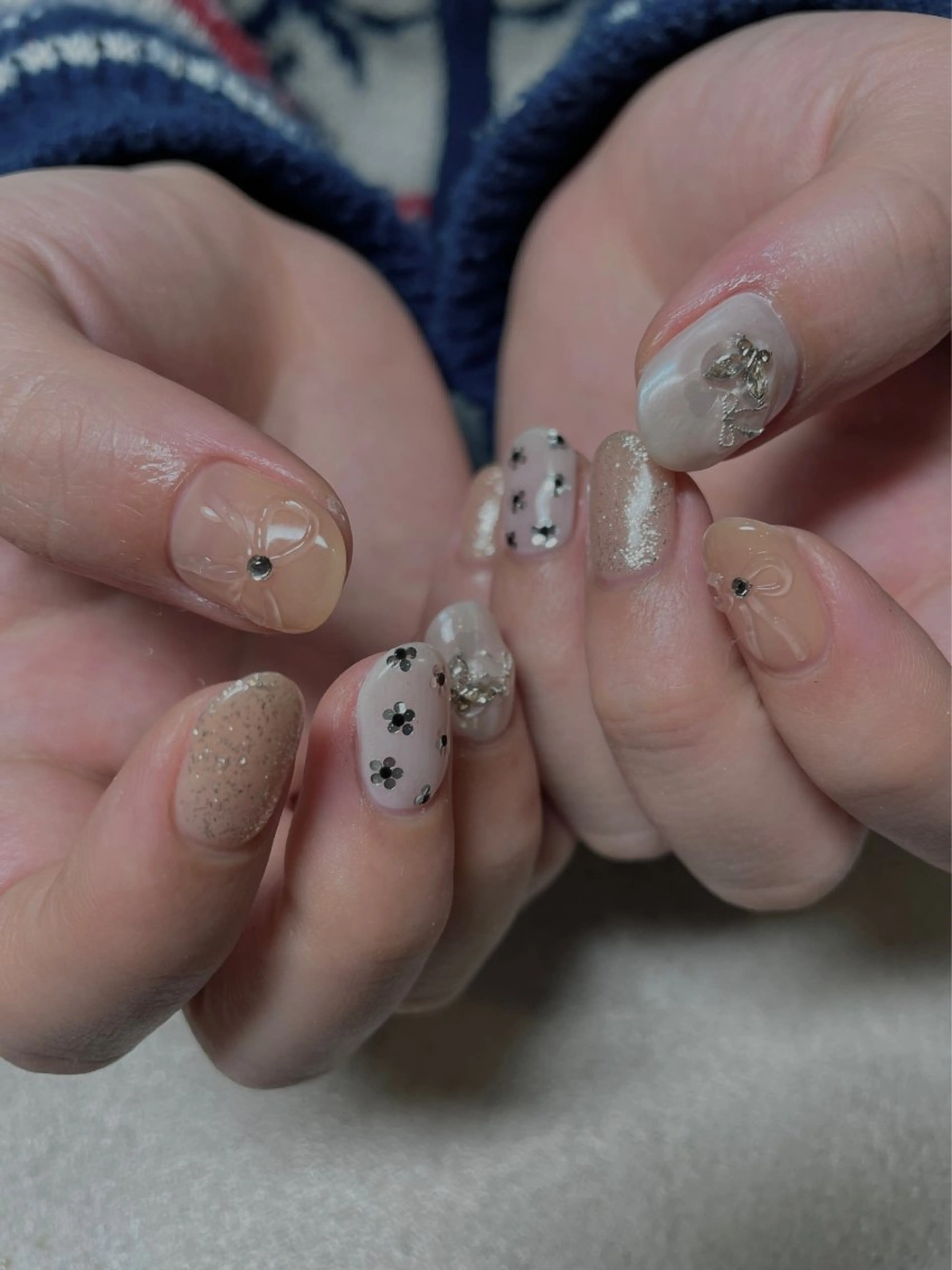 ネイル キラキラネイル 韓国ネイル リボン ショートネイル シンプルネイル ハンドネイル acs.n所属・ネイル，耳つぼ 風間すみれのその他イメージ