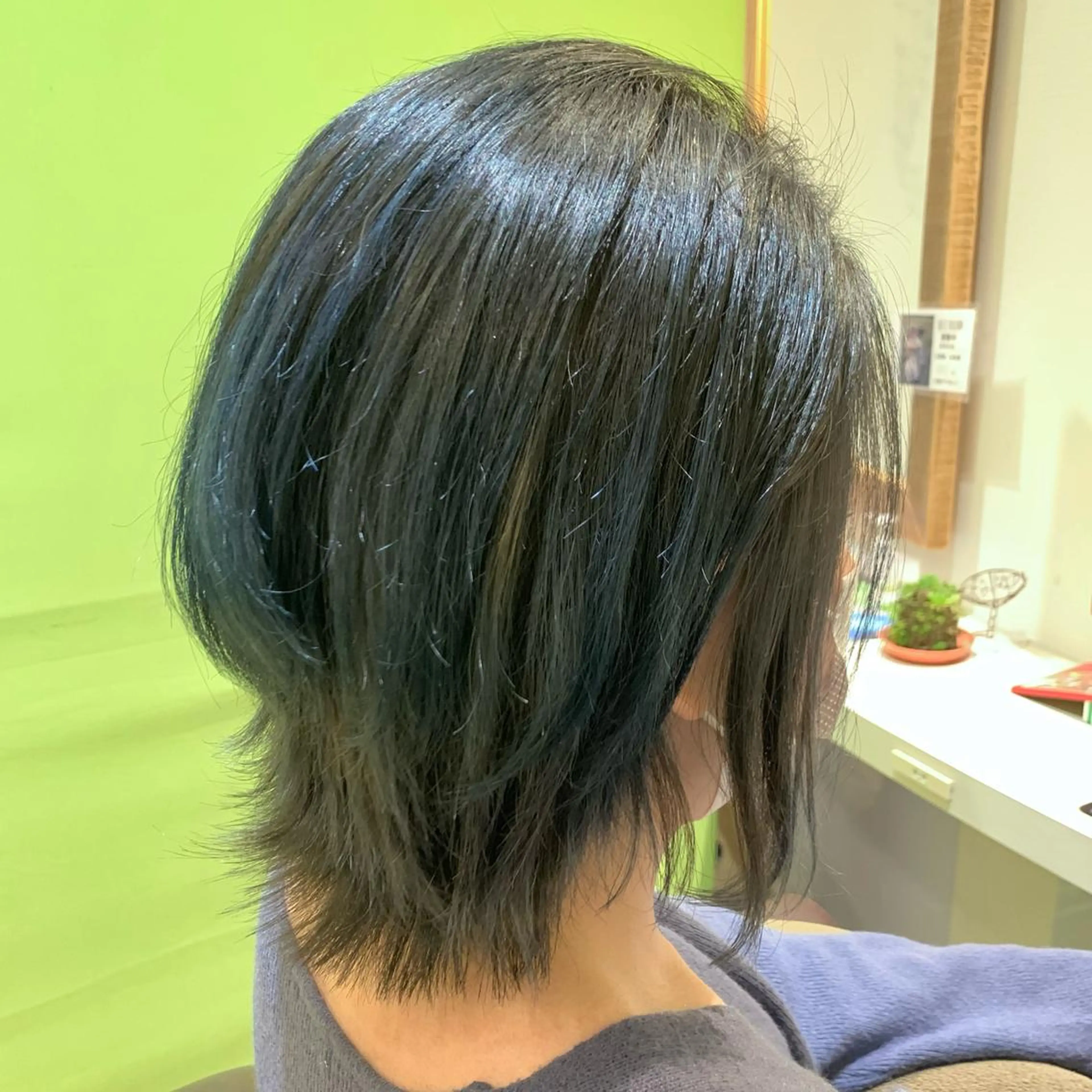 ショート カラー ブルーカラー インナーカラー ネイビーカラー ボブ ウルフカット ショート×カラー 🦊堀米早紀【荻窪】のヘアスタイル