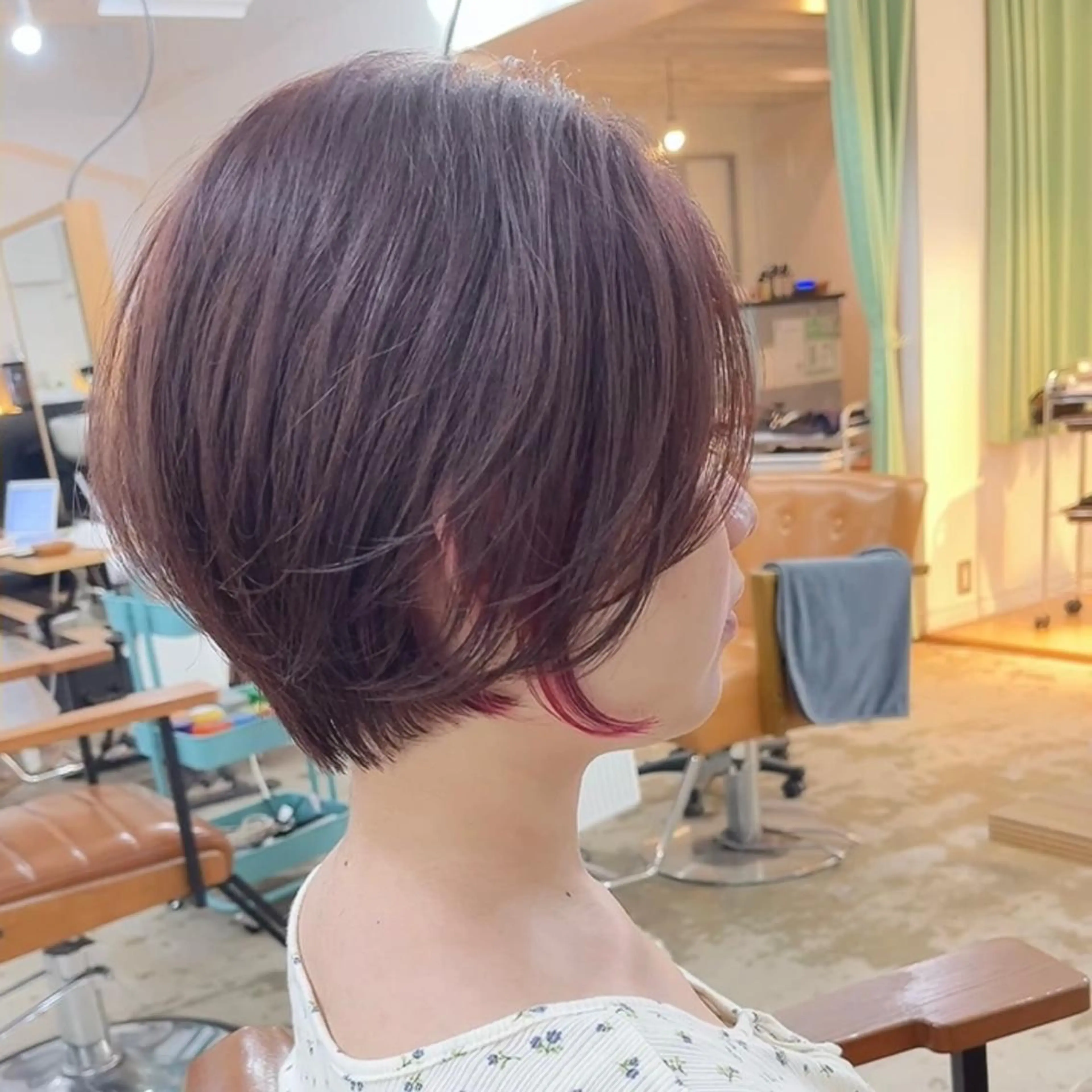 ショート カラー イヤリングカラー ピンクカラー バイオレットカラー ショートヘア、ボブ こやさん　コヤマのヘアスタイル