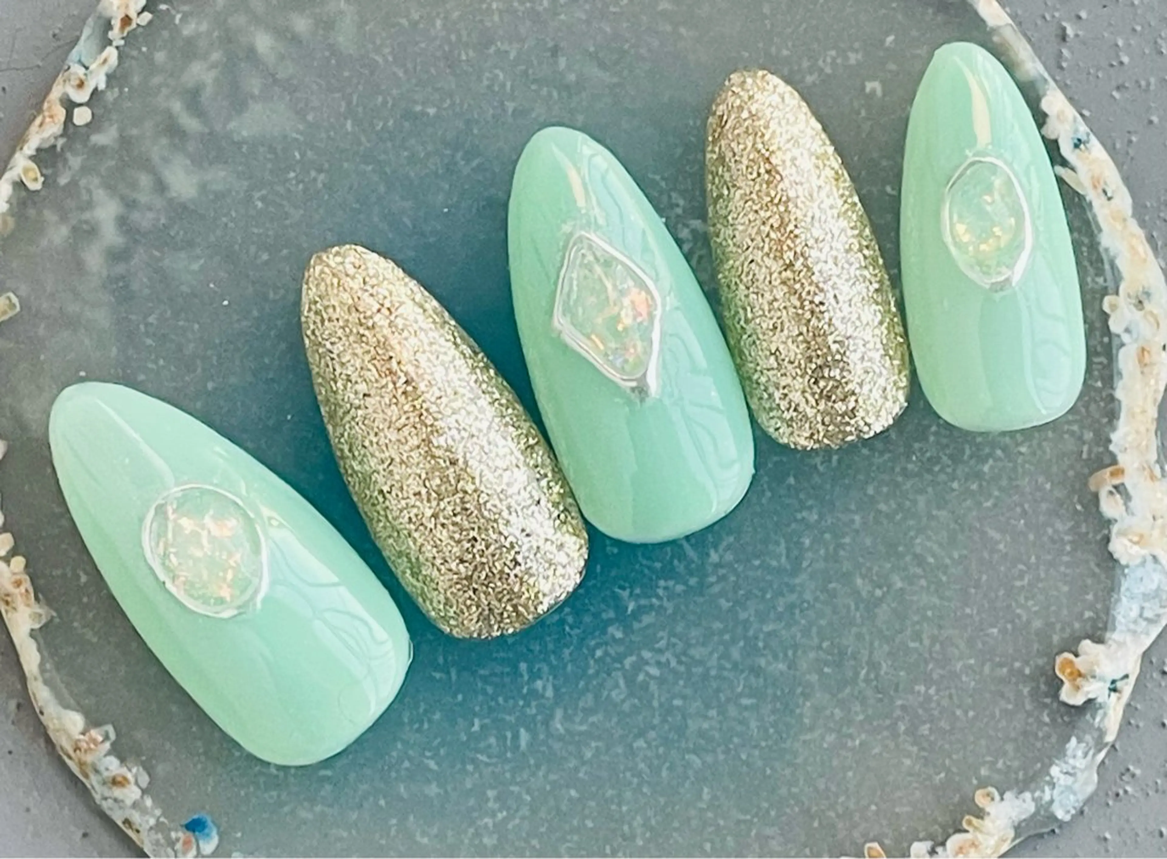 ネイル キラキラネイル ミラーネイル ぷっくりネイル koto nails所属・koto nailsのネイルデザイン