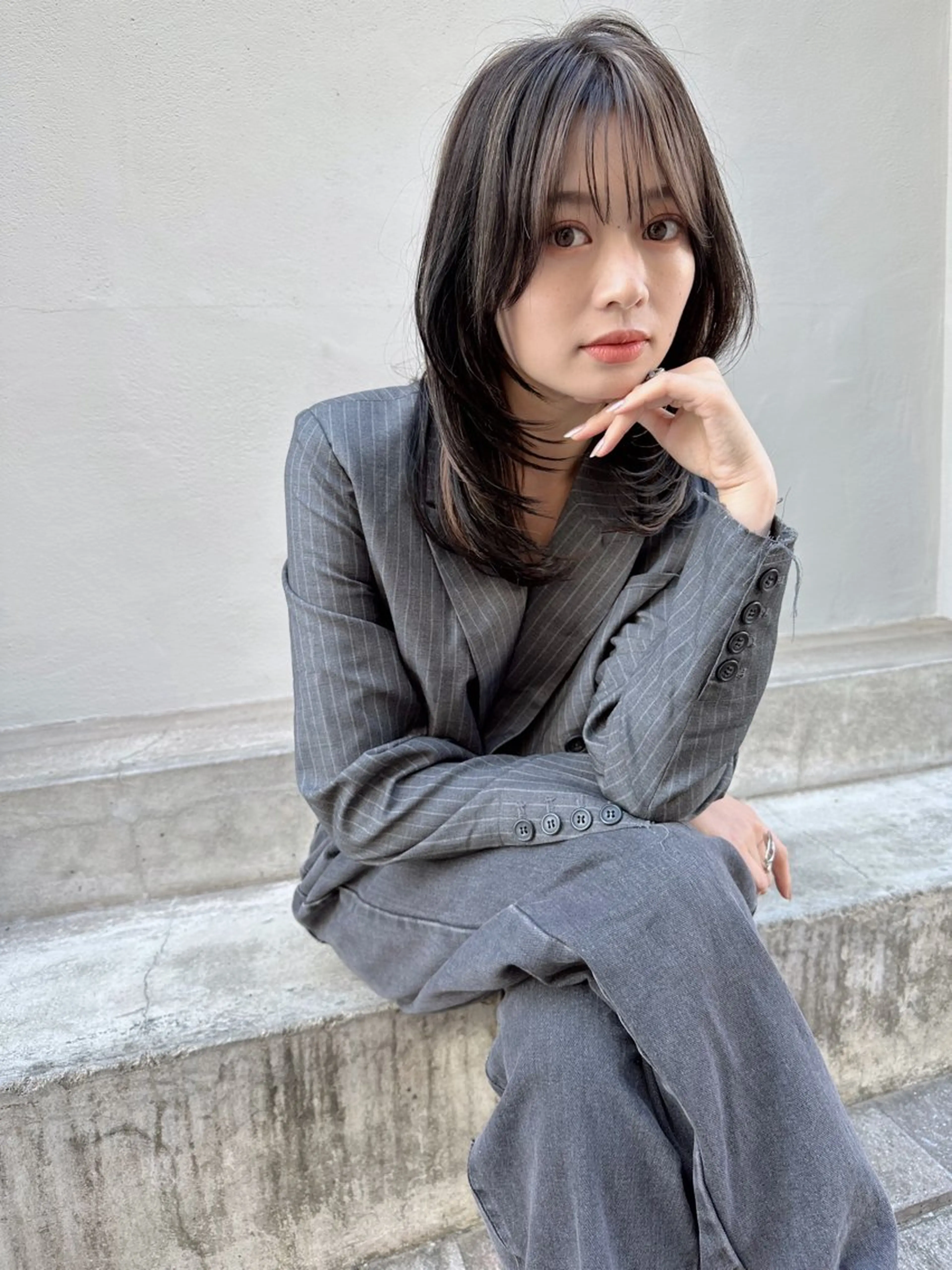 ミディアム 顔まわりレイヤー レイヤーカット 鎌倉 彩のヘアスタイル