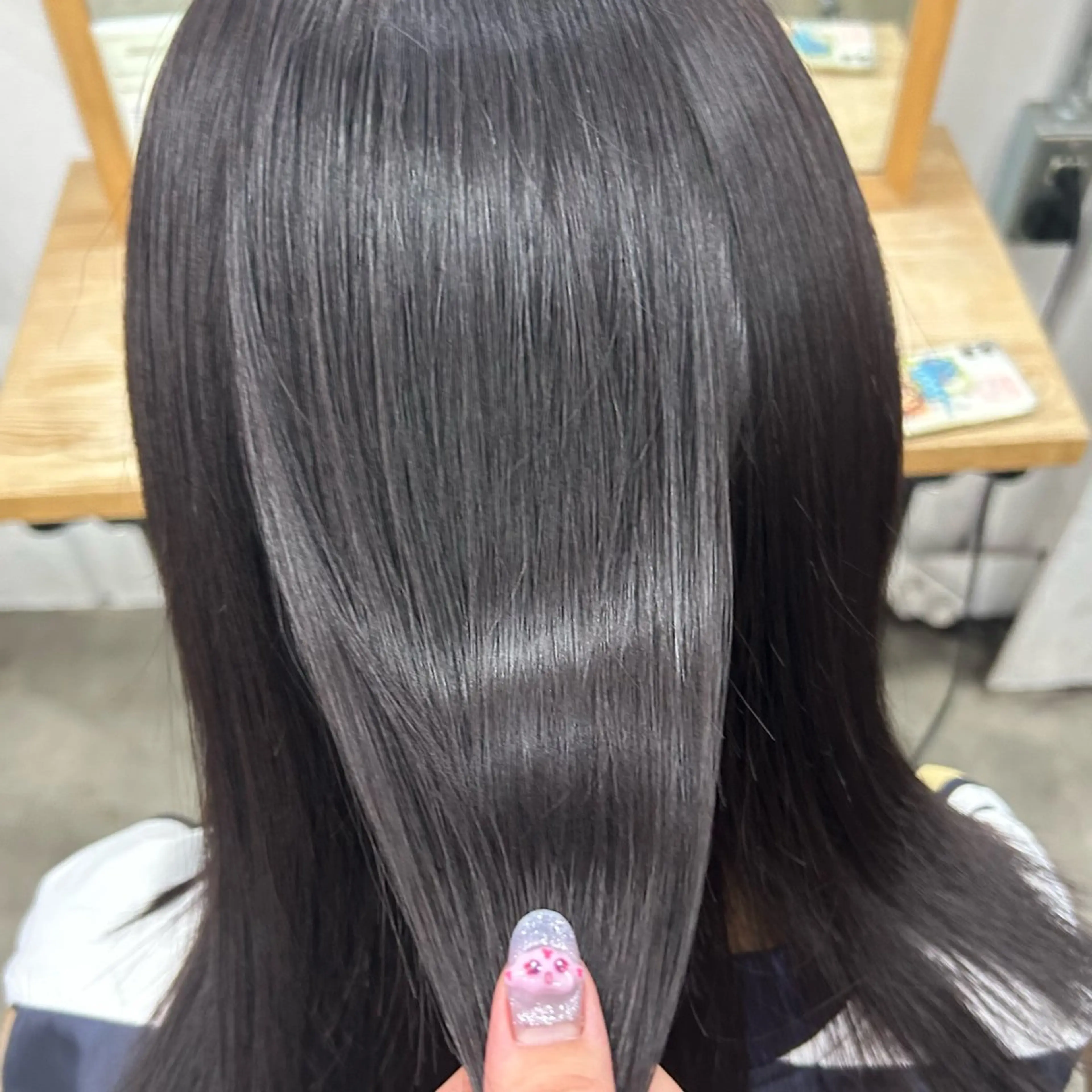 ミディアム カラー レッドカラー あやめ🪽 オリーブ/ハイトーンのヘアスタイル