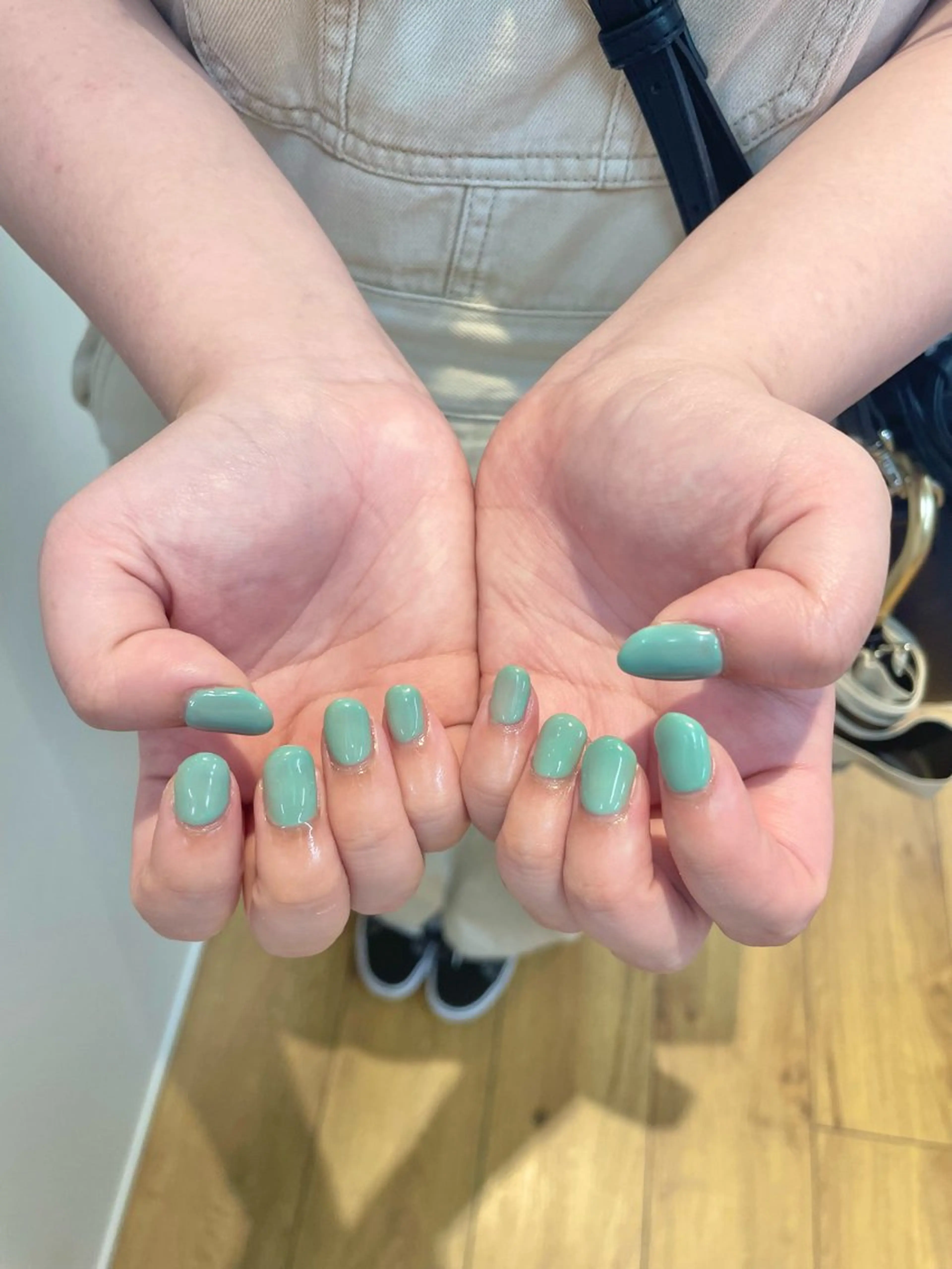 ネイル グリーン ワンカラーネイル hinano DEE nailのネイルデザイン