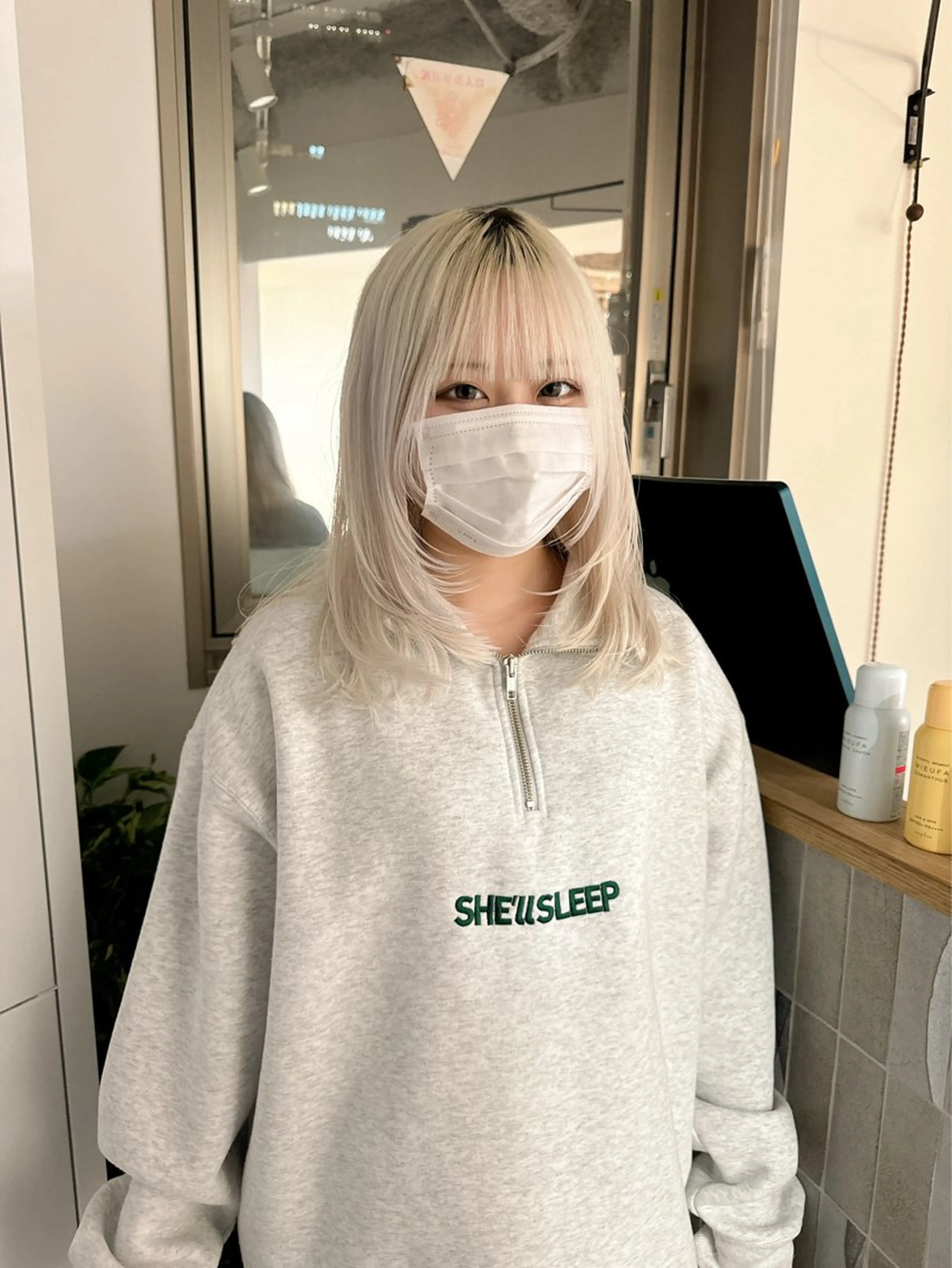 ミディアム カラー カット ヘアカラー トリートメント laff 新宿所属・切りっぱなしボブ レイヤー/縮毛矯正のヘアスタイル