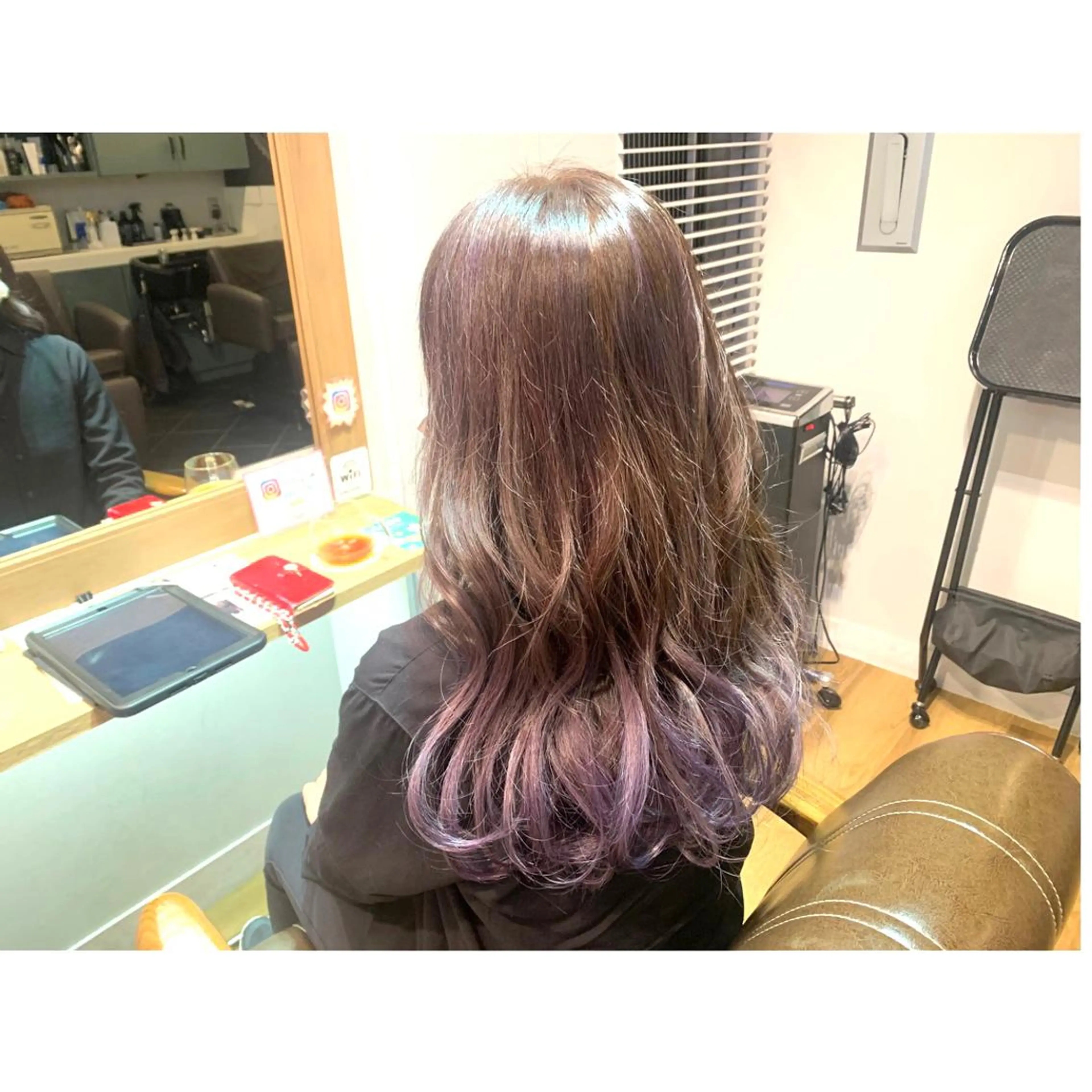 ロング カラー アッシュ バレイヤージュ ラベンダーカラー ラベンダーアッシュ レイヤーカット ヘアカラー トリートメント ツキダテ ユイのヘアスタイル