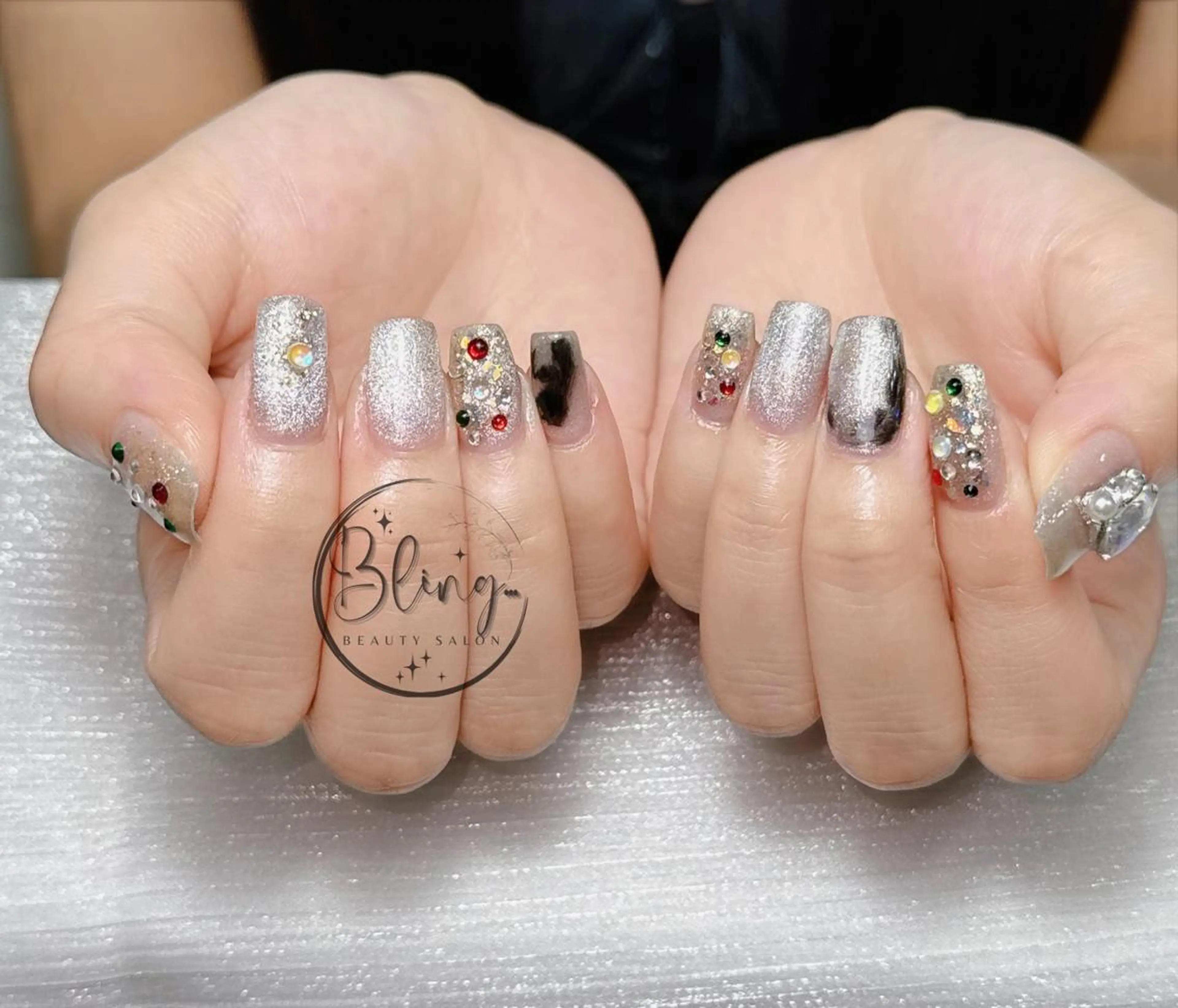 ミディアム 韓国風ヘア ハンドネイル Bling Salonのネイルデザイン