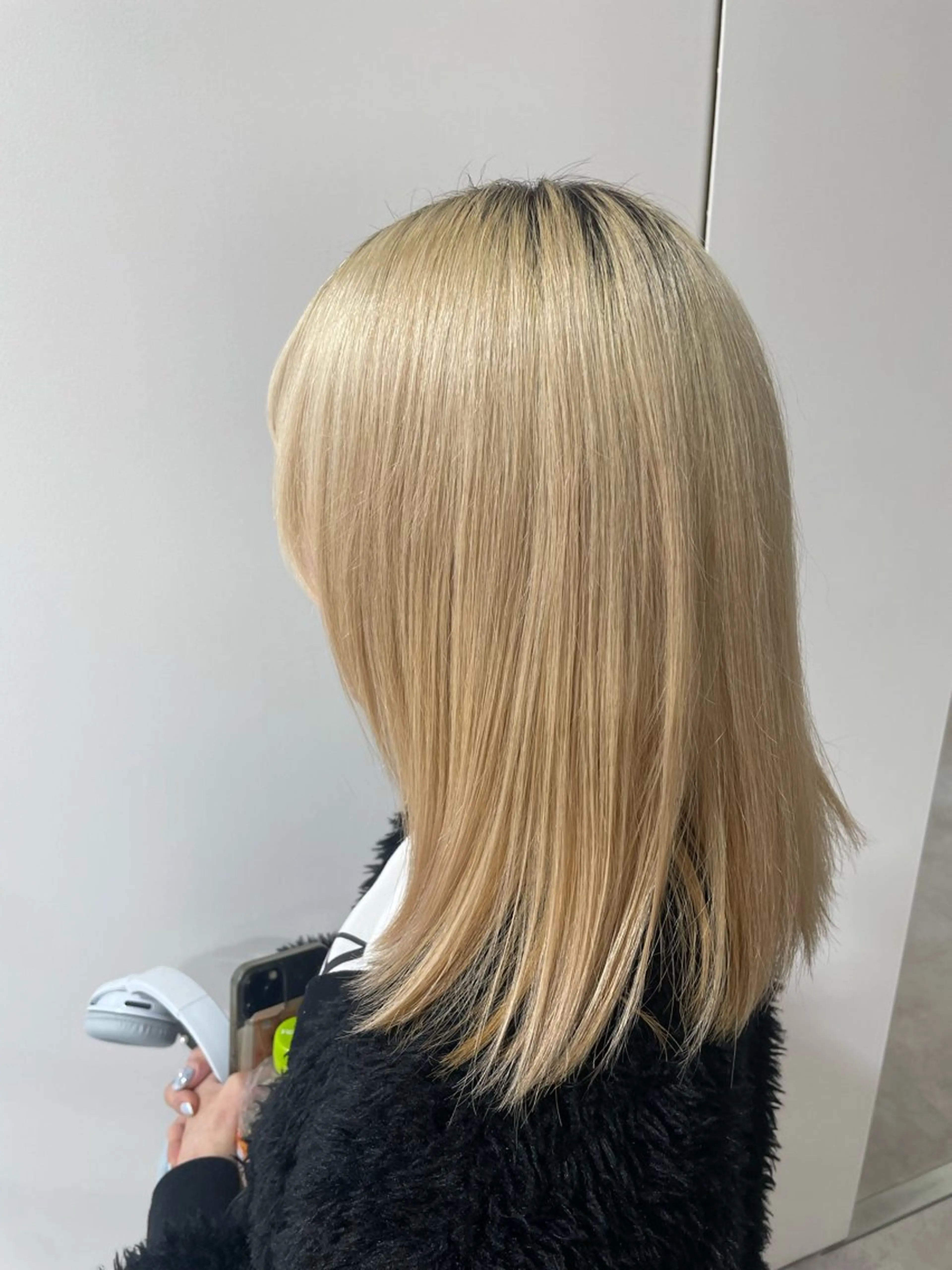 ミディアム カット 🦋艶髪ハイトーン / Mio🦋のヘアスタイル