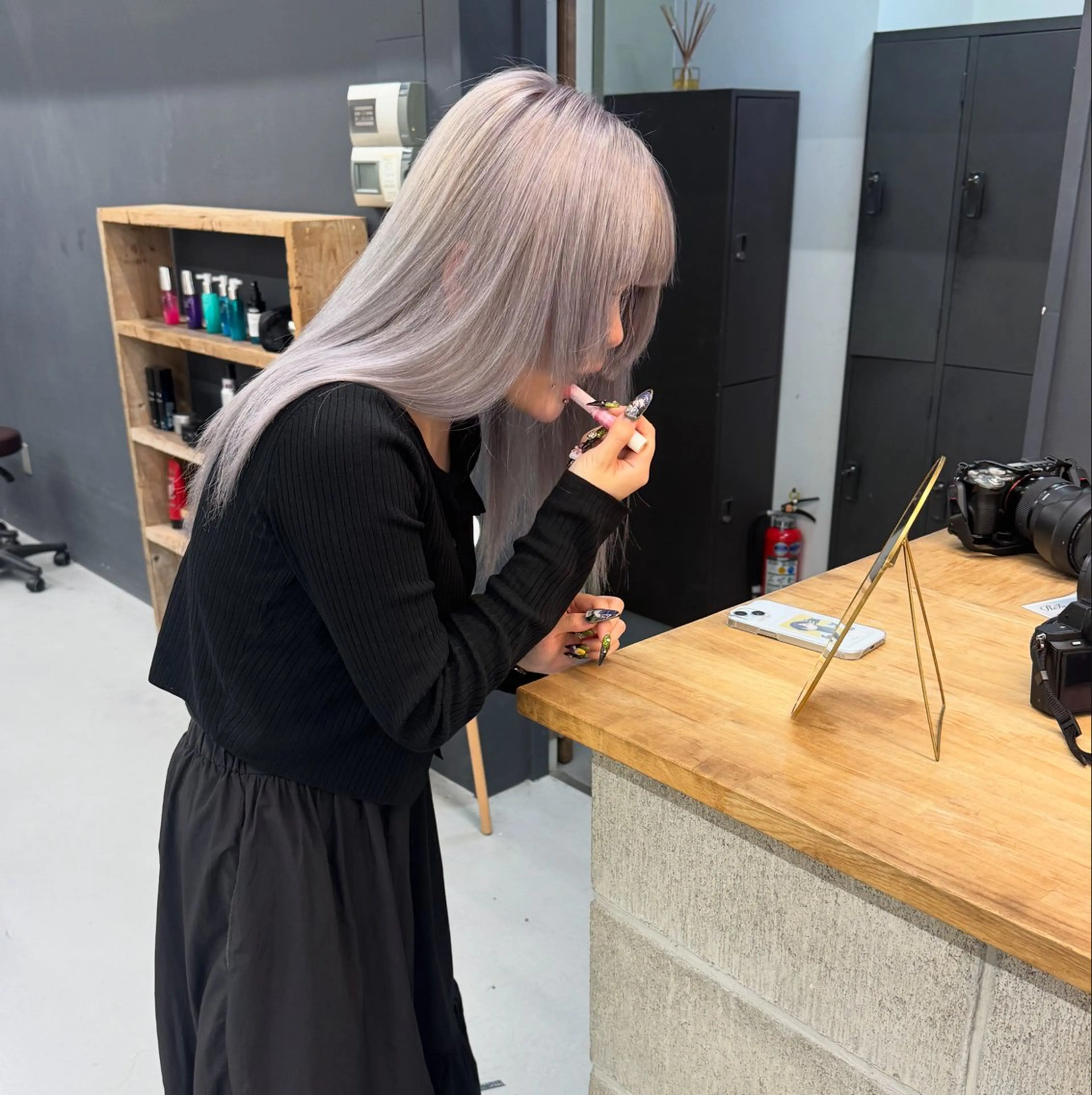 ロング カラー シルバー ホワイトシルバー ヘアカラー ゆうと/ブリーチモデ ル/ストレートモデルのヘアスタイル