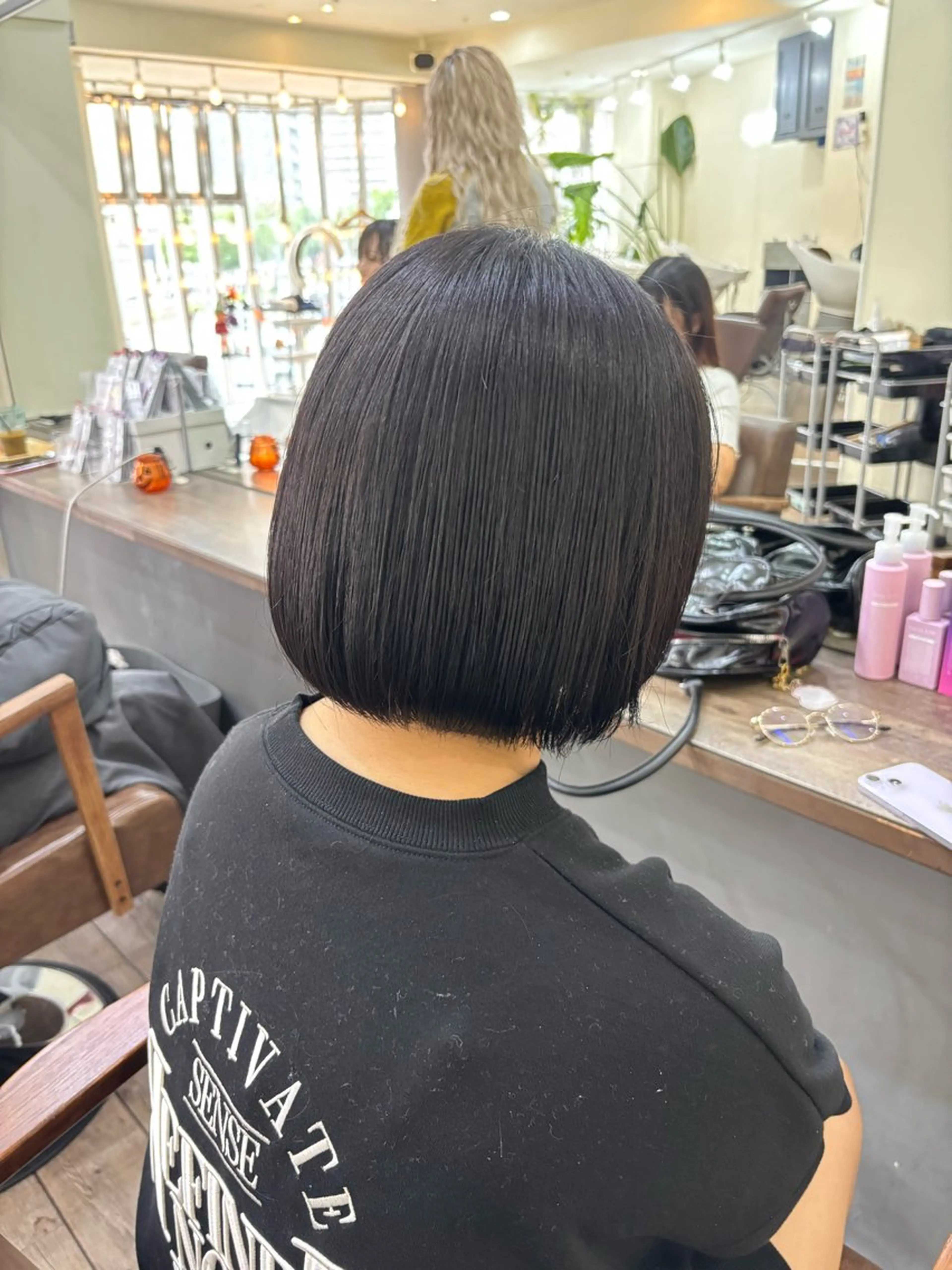 ワンレンカット(パツっとボブなど)の写真