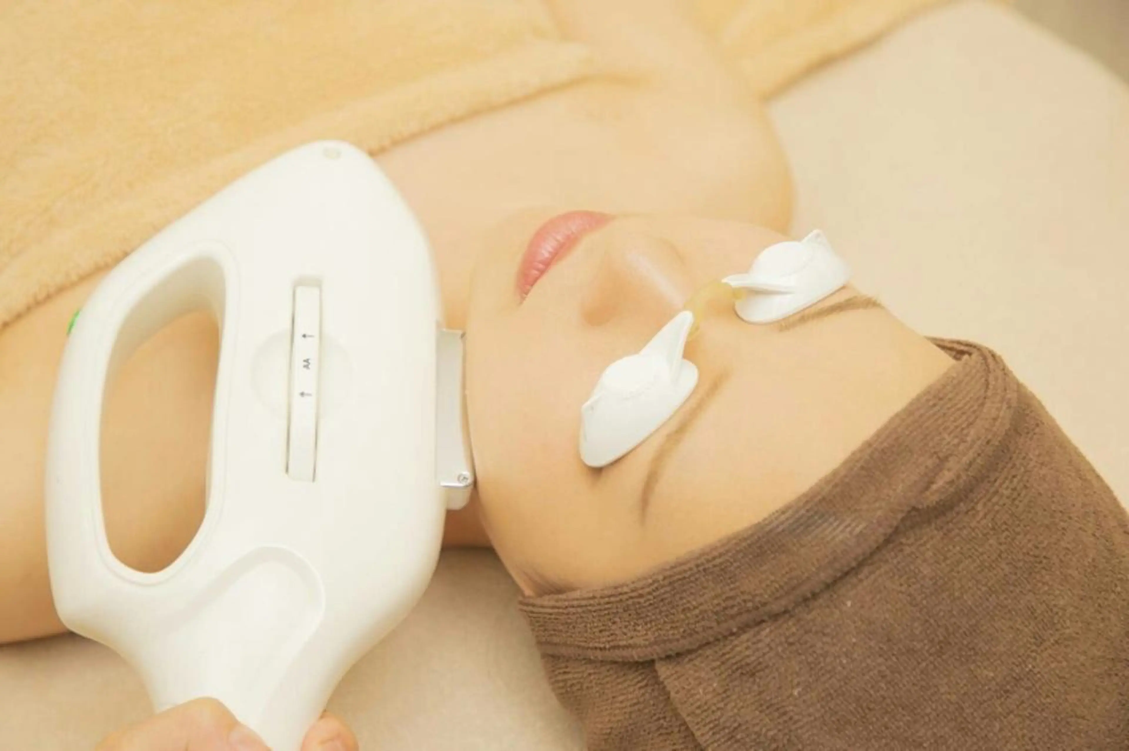 最新の光★フォト(首～)+導入+ﾃﾞｺﾙﾃケアの写真