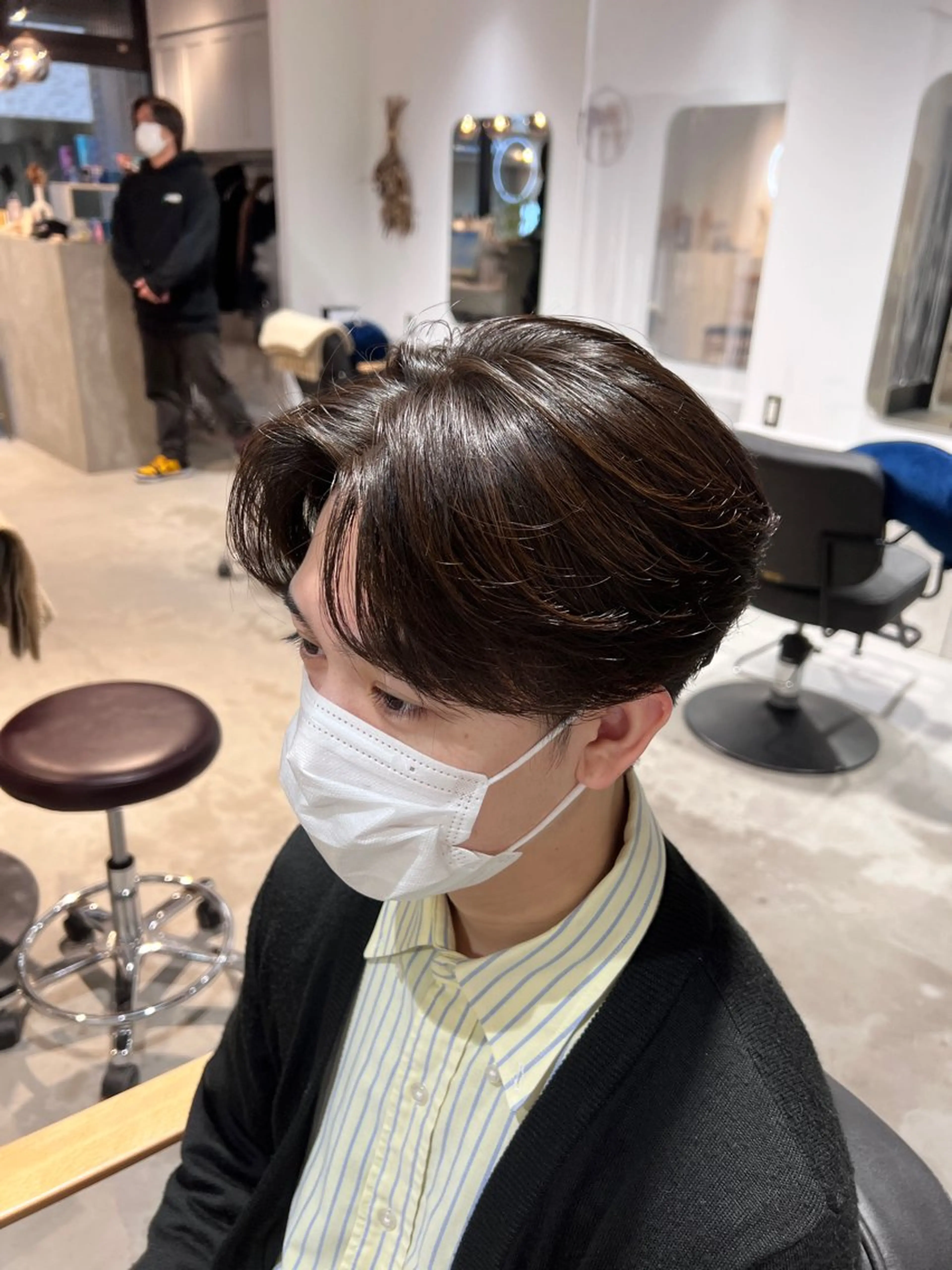 ミディアム パーマ メンズ ミディアムパーマ センターパート メンズ韓国風 メンズパーマ 韓国風ヘア カット パーマ メンズカットパーマ ✂️ JOYAのヘアスタイル