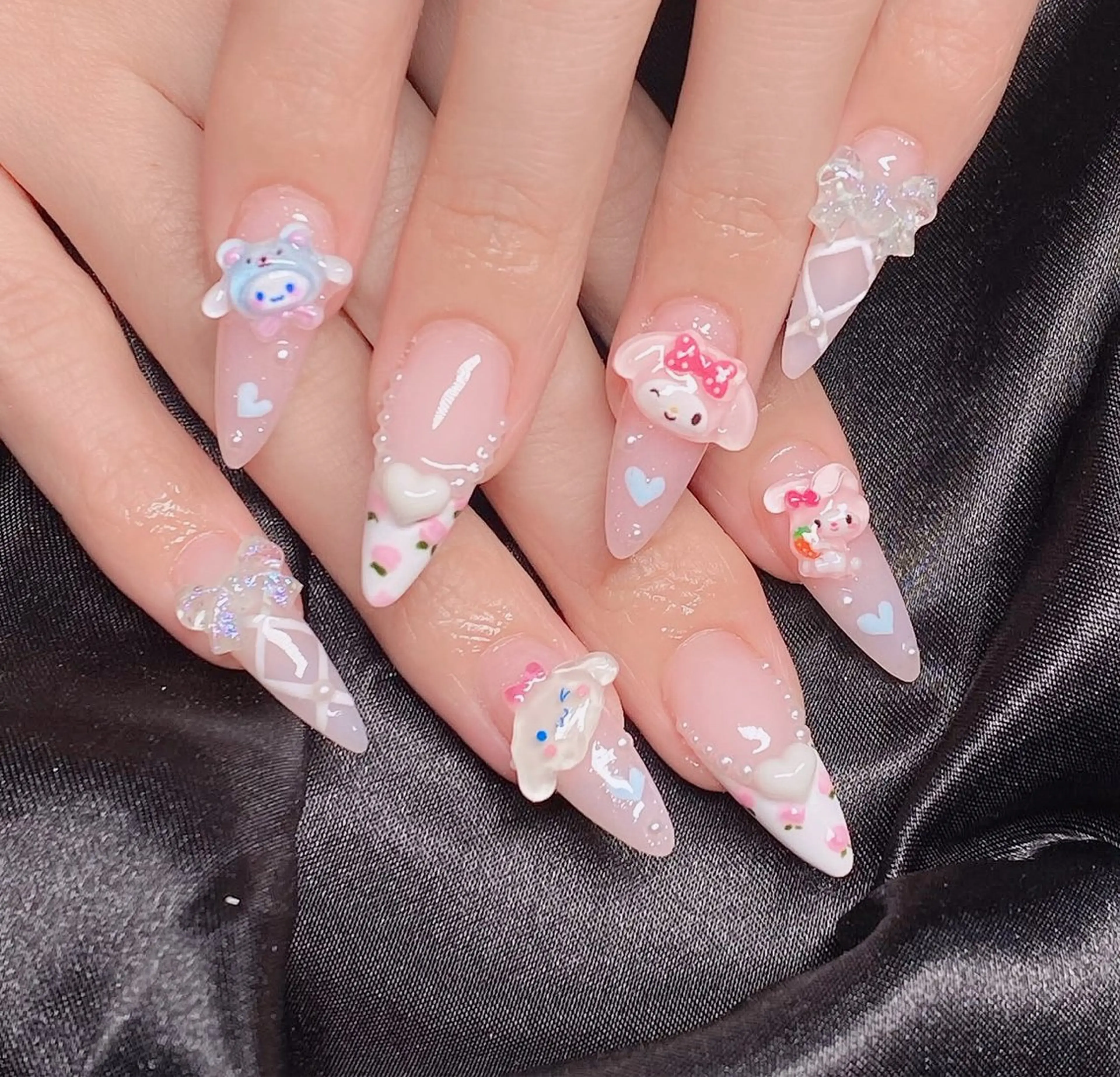 ネイル オーロラネイル フレンチネイル ジェルネイル ハロウィン キラキラネイル H.baby Nail Salonのネイルデザイン
