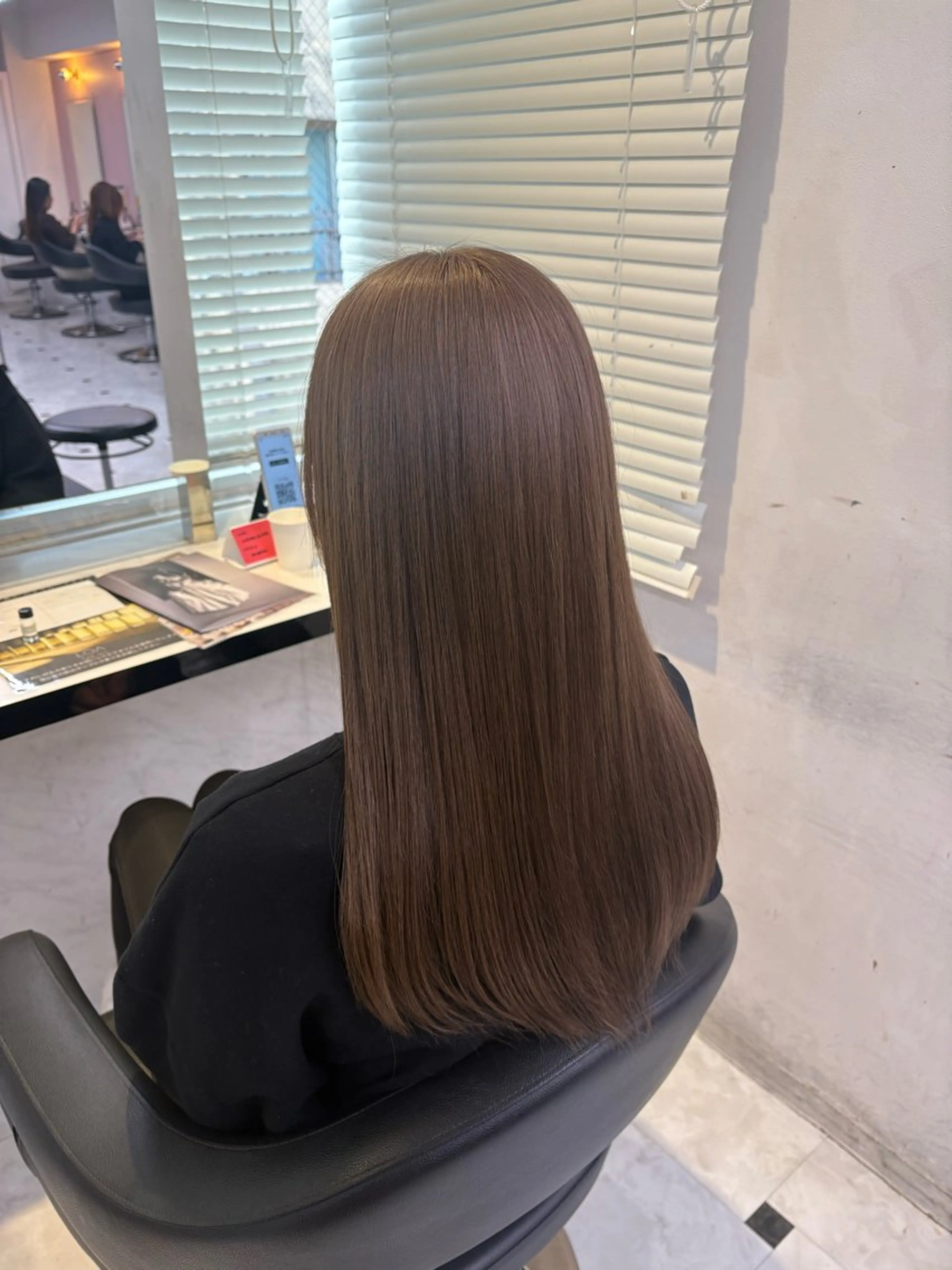 ロング カラー ヘアカラー トリートメント 透明感ベージュカラー 🪞上野🪞AIのヘアスタイル