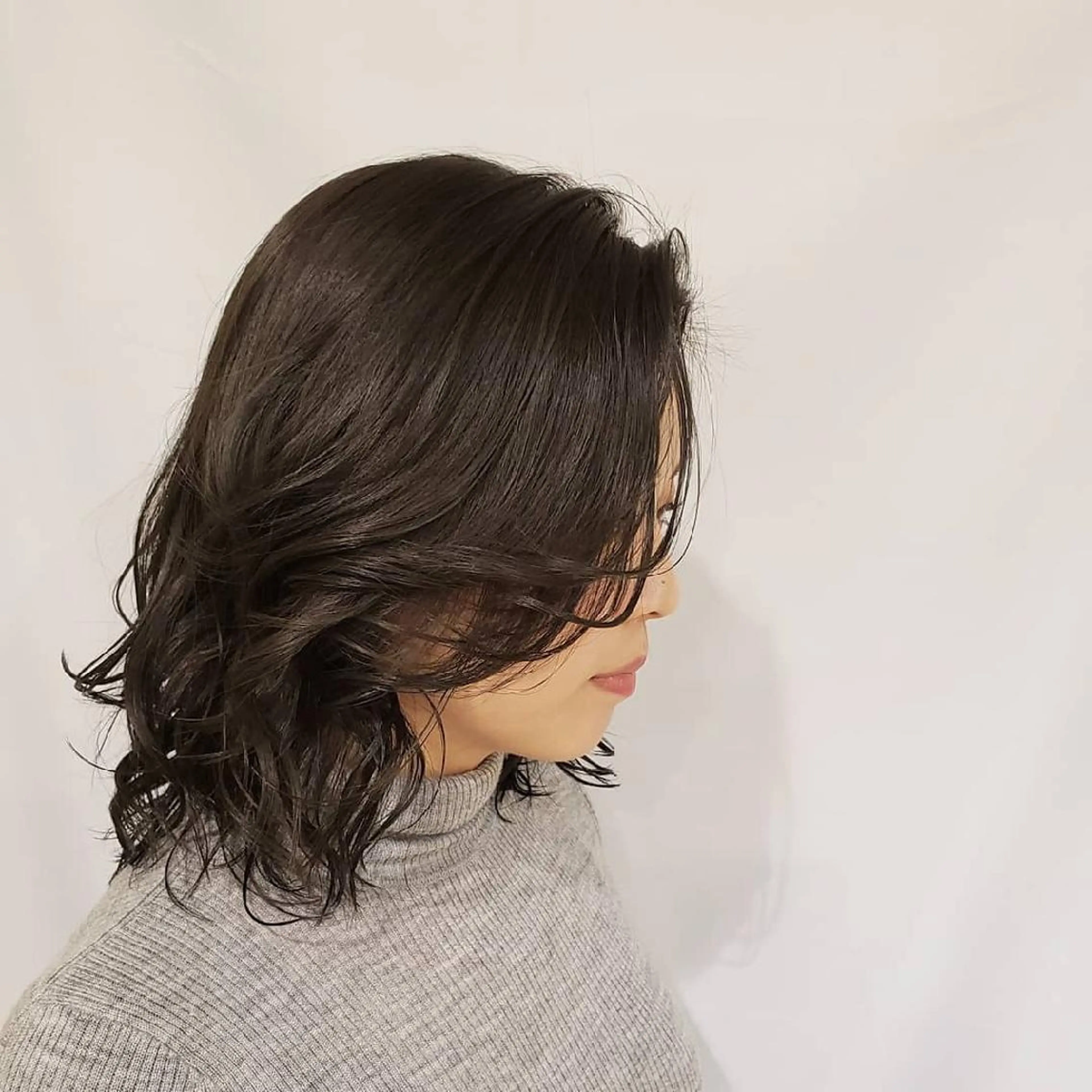 ミディアム カット EMANON名古屋所属・美谷添（ミヤゾエ） まどか大人ヘアサロンのヘアスタイル