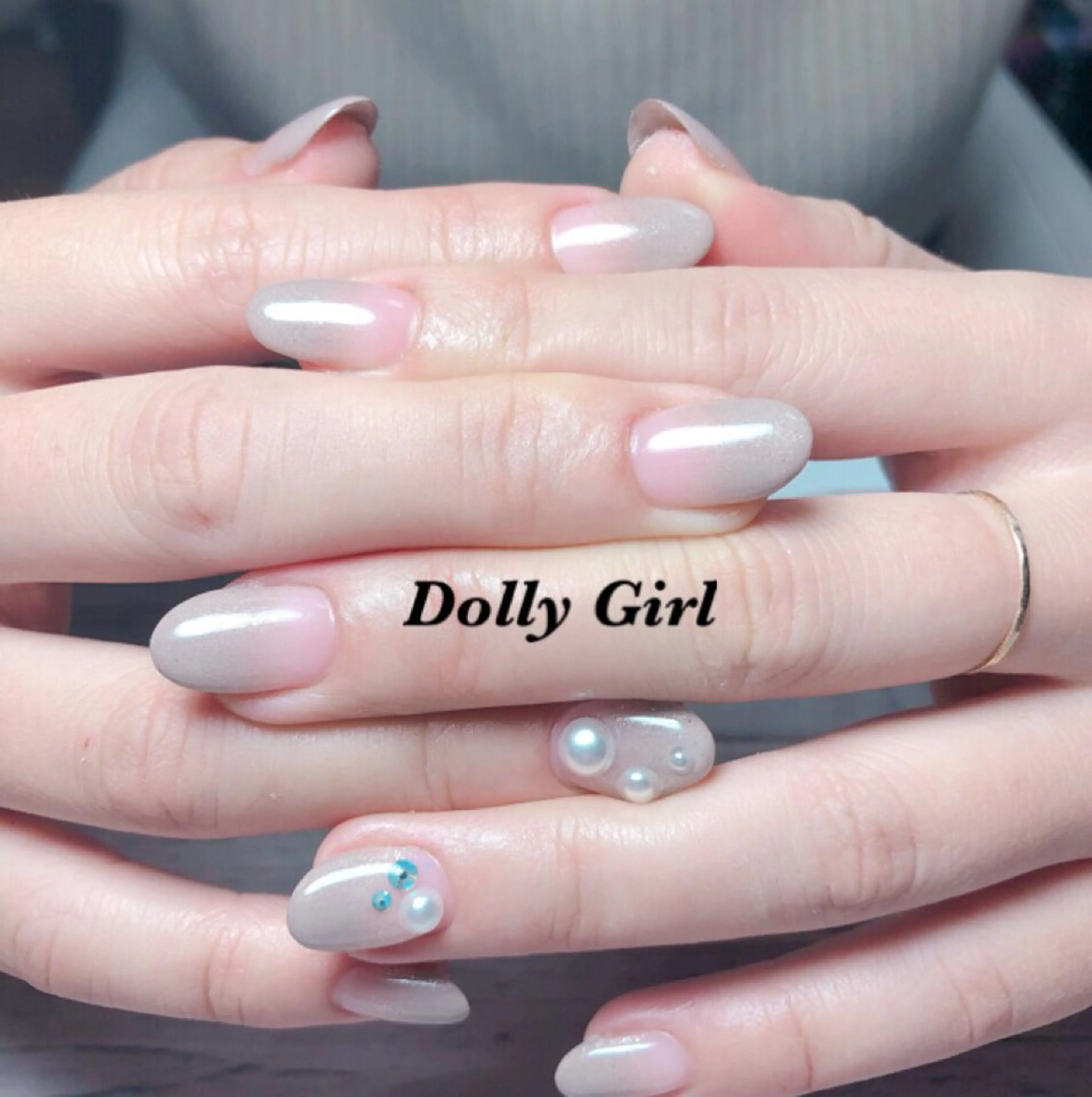 ネイル ストーンネイル 個室ネイルサロンDolly Girl〜ドーリーガール〜所属・DollyGirl KYOKOのネイルデザイン
