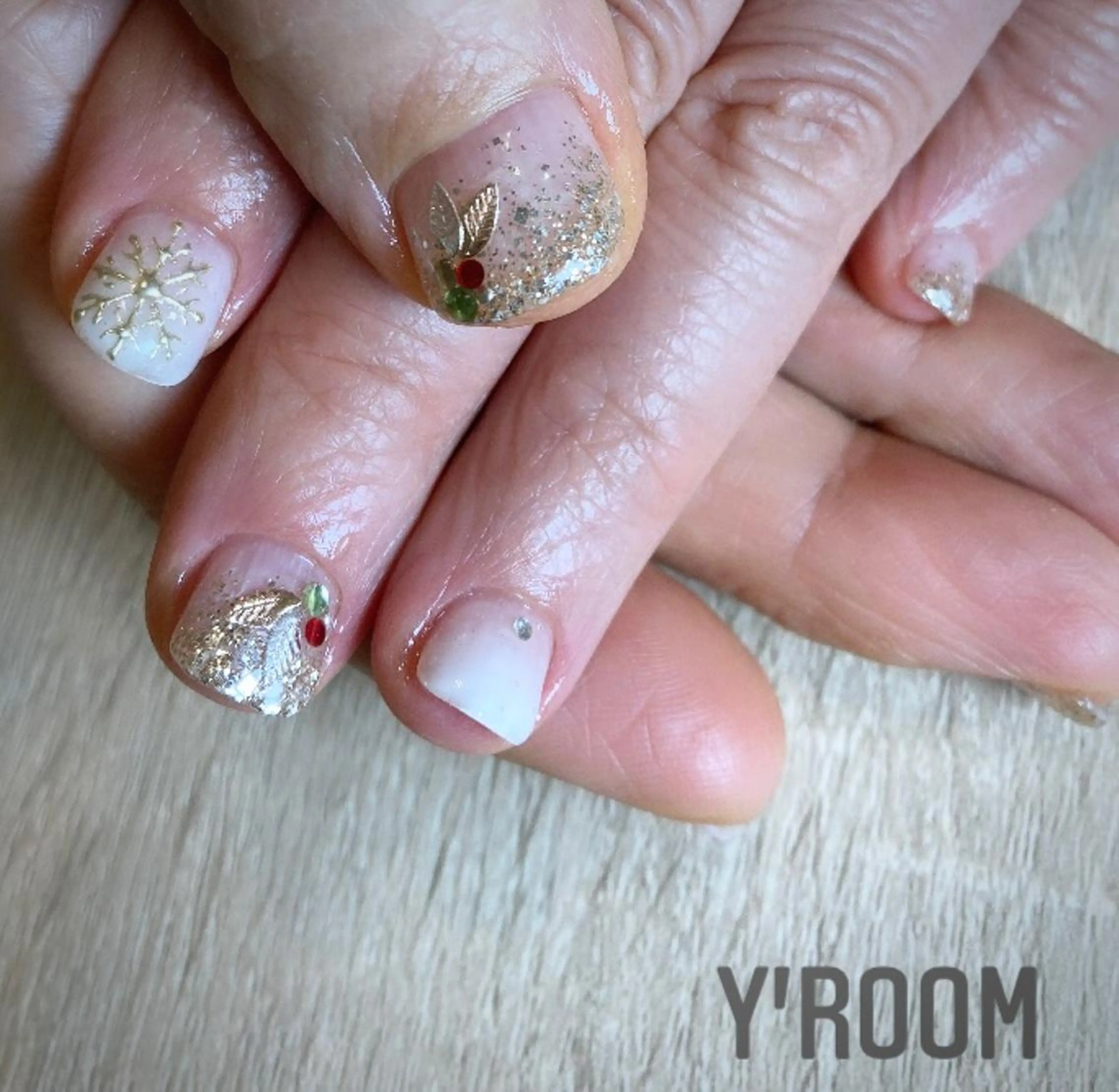 ネイル オーロラネイル フラッシュネイル ジェルネイル 氷ネイル・うるうるネイル マグネットネイル YUKA （ネイリスト）のネイルデザイン