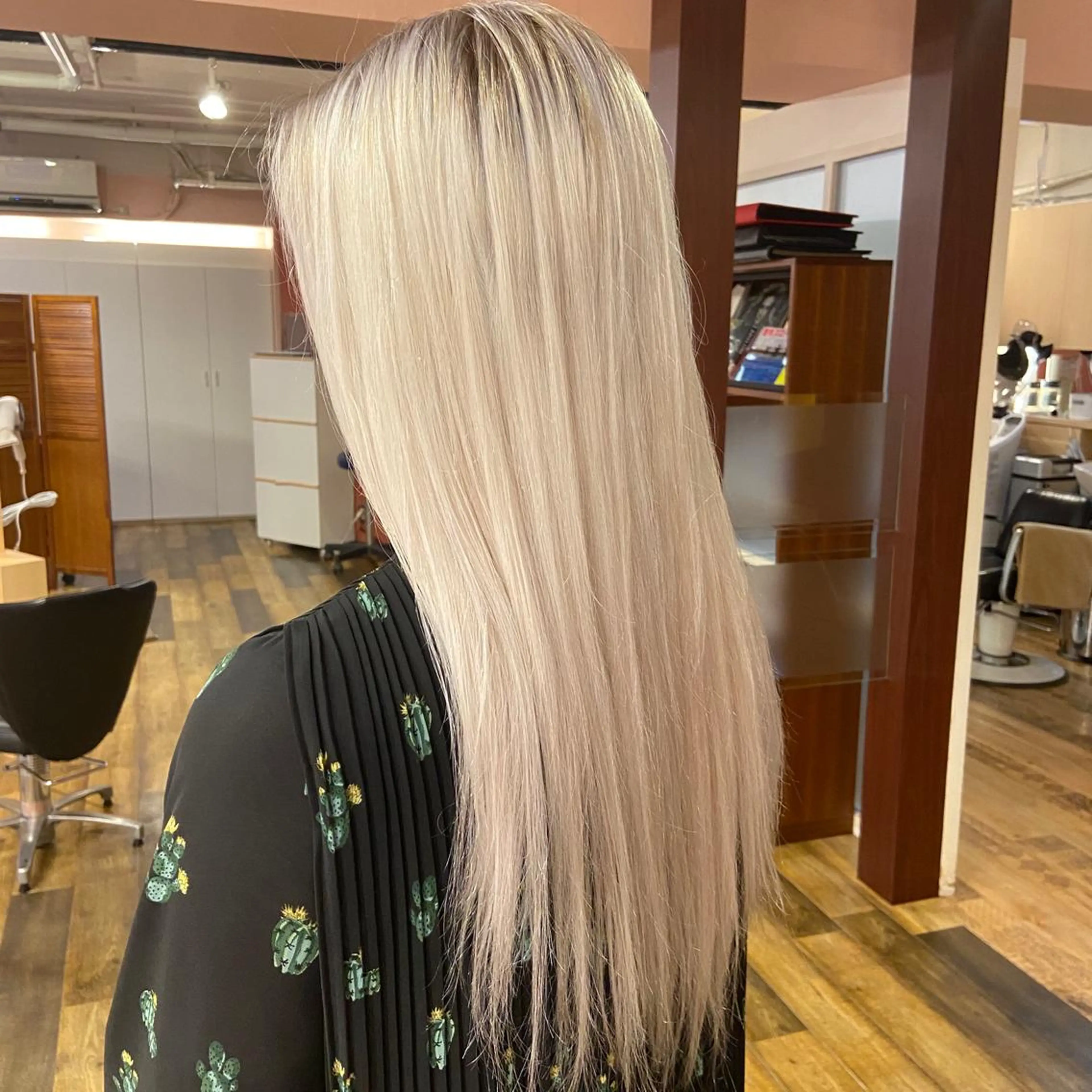 ロング ツバサ 髪質改善のヘアスタイル