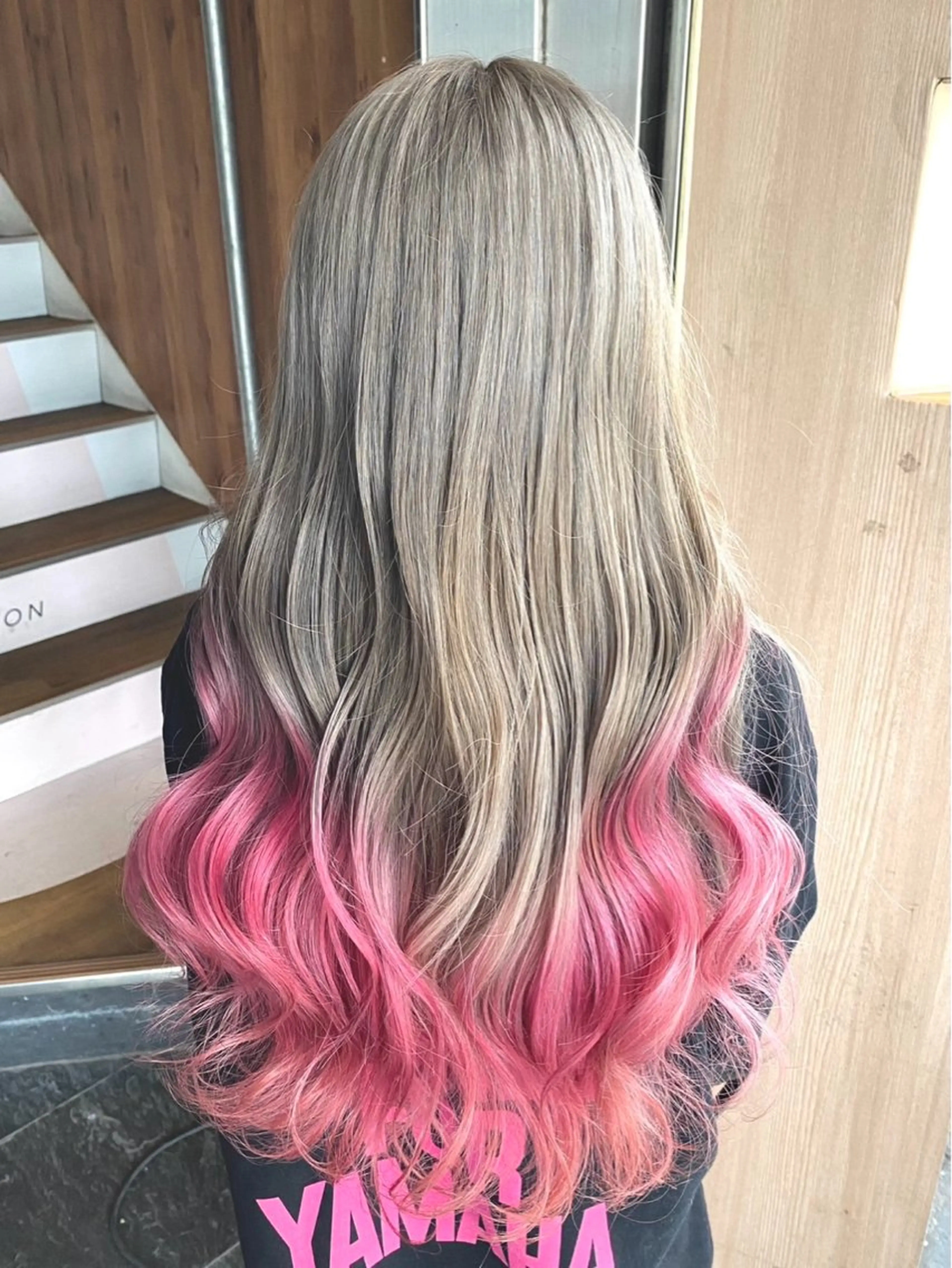 ロング カラー グラデーションカラー Lowa by avanceのヘアスタイル