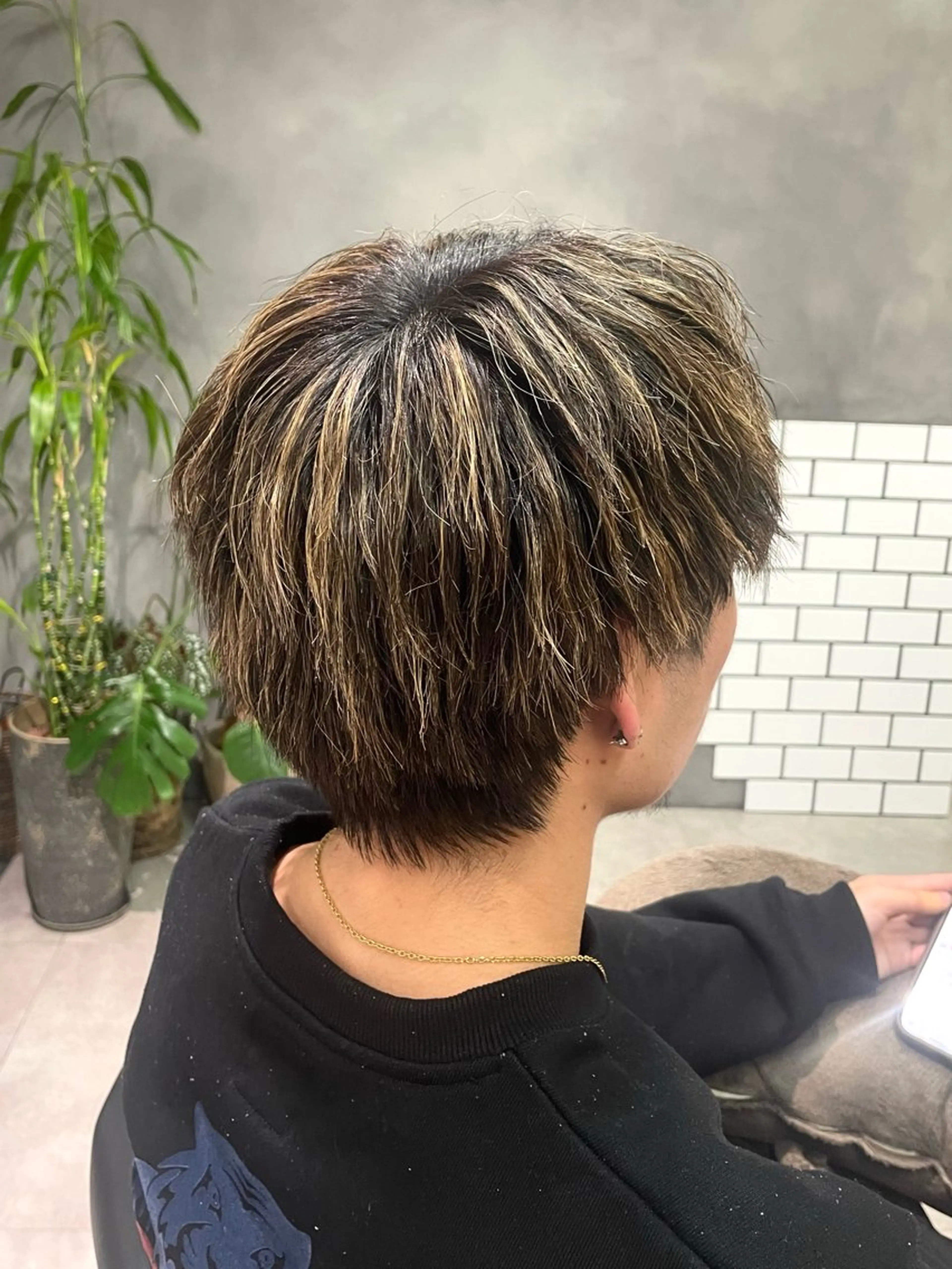 カラー メンズ メンズハイライト メンズメッシュ ハイライトカラー メッシュ 内山 あすかのヘアスタイル