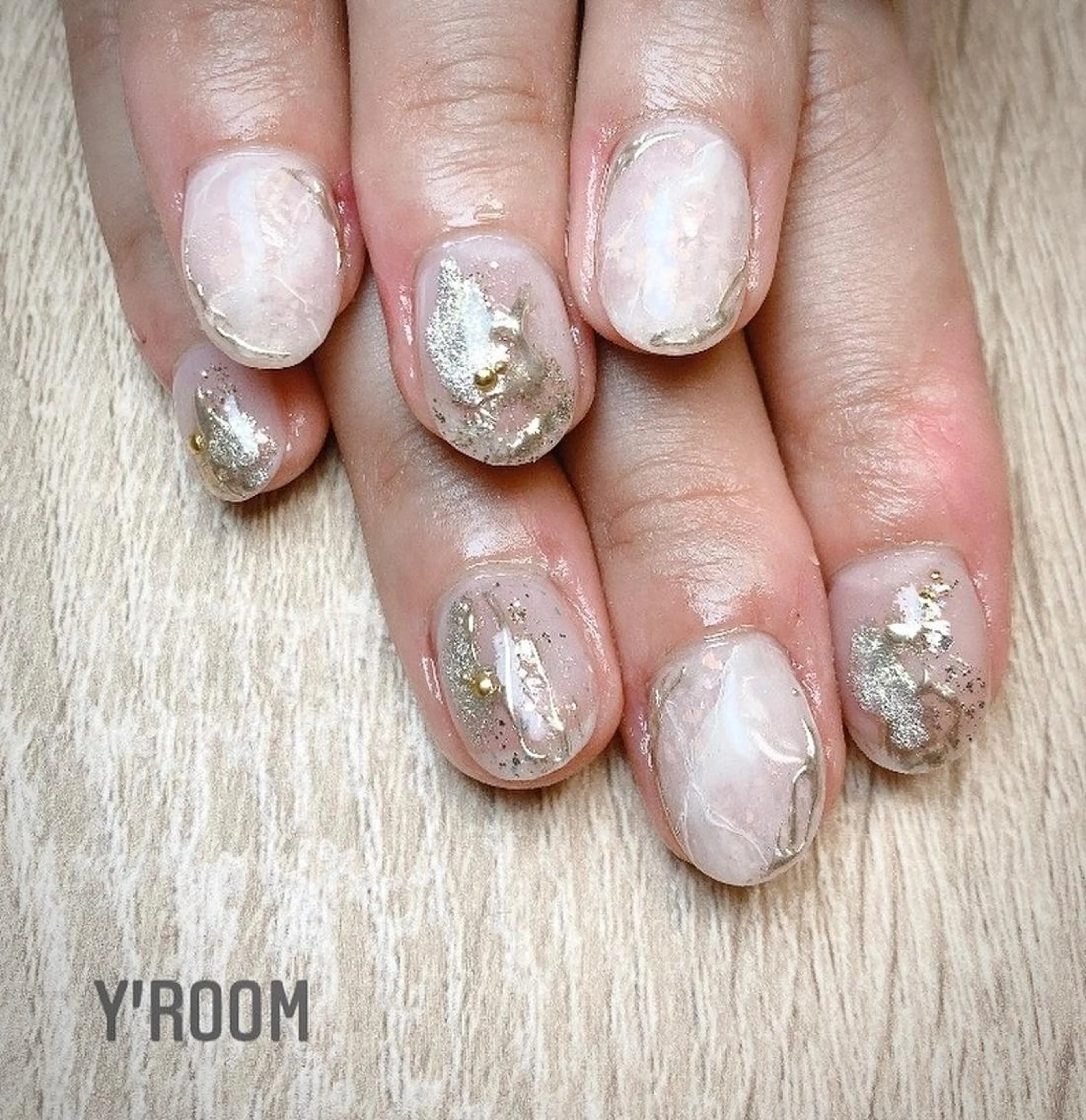 ネイル オーロラネイル フラッシュネイル フットネイル ジェルネイル 氷ネイル・うるうるネイル ハンドネイル YUKA （ネイリスト）のネイルデザイン