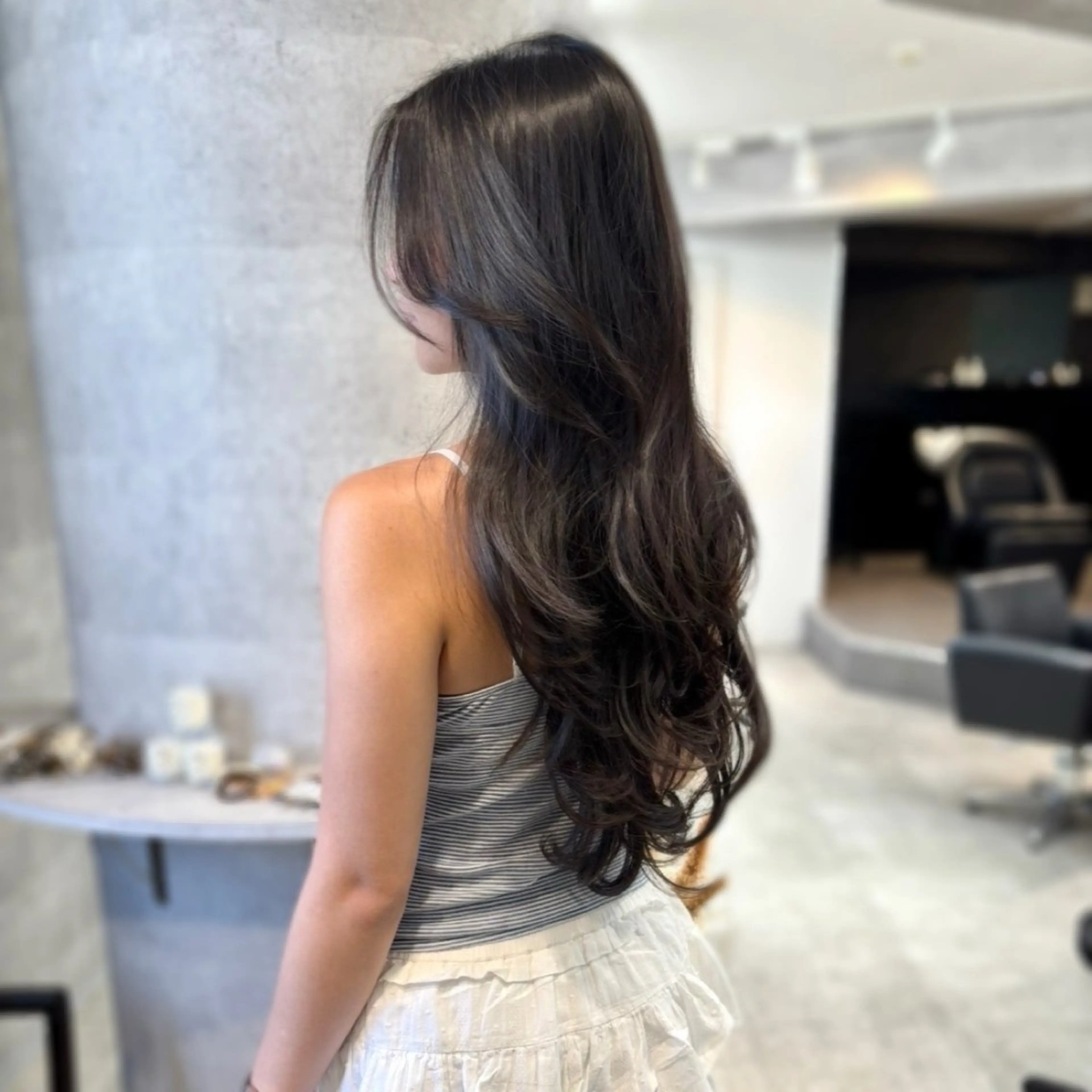 ロング くびれヘア 韓国風ヘア レイヤーカット ロング シースルーバング カット パーマ 新宿/メンズ特化 髪質改善パーマのヘアスタイル