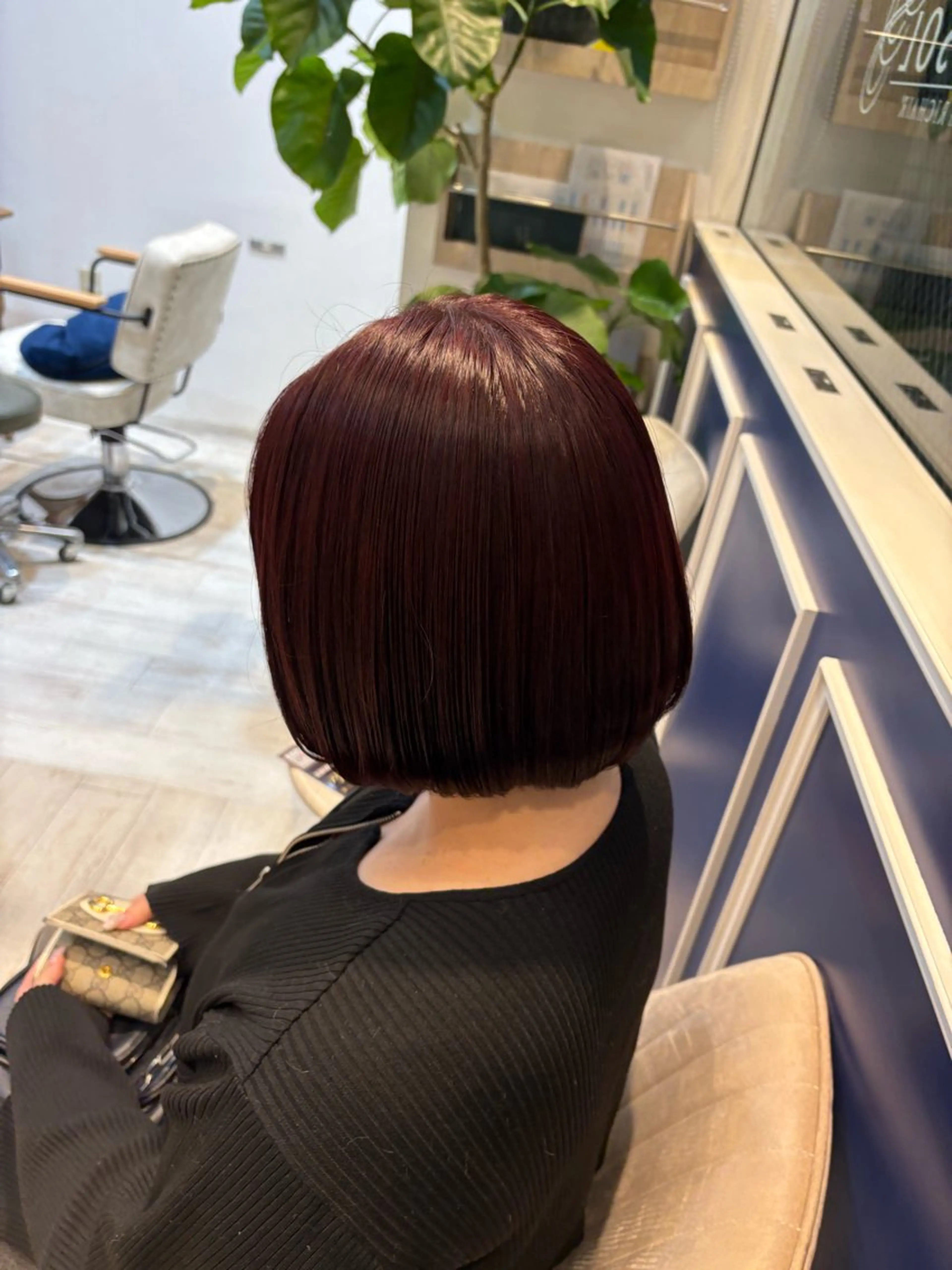 ショート ボブ カット ヘアカラー 大槻 ハルカのヘアスタイル