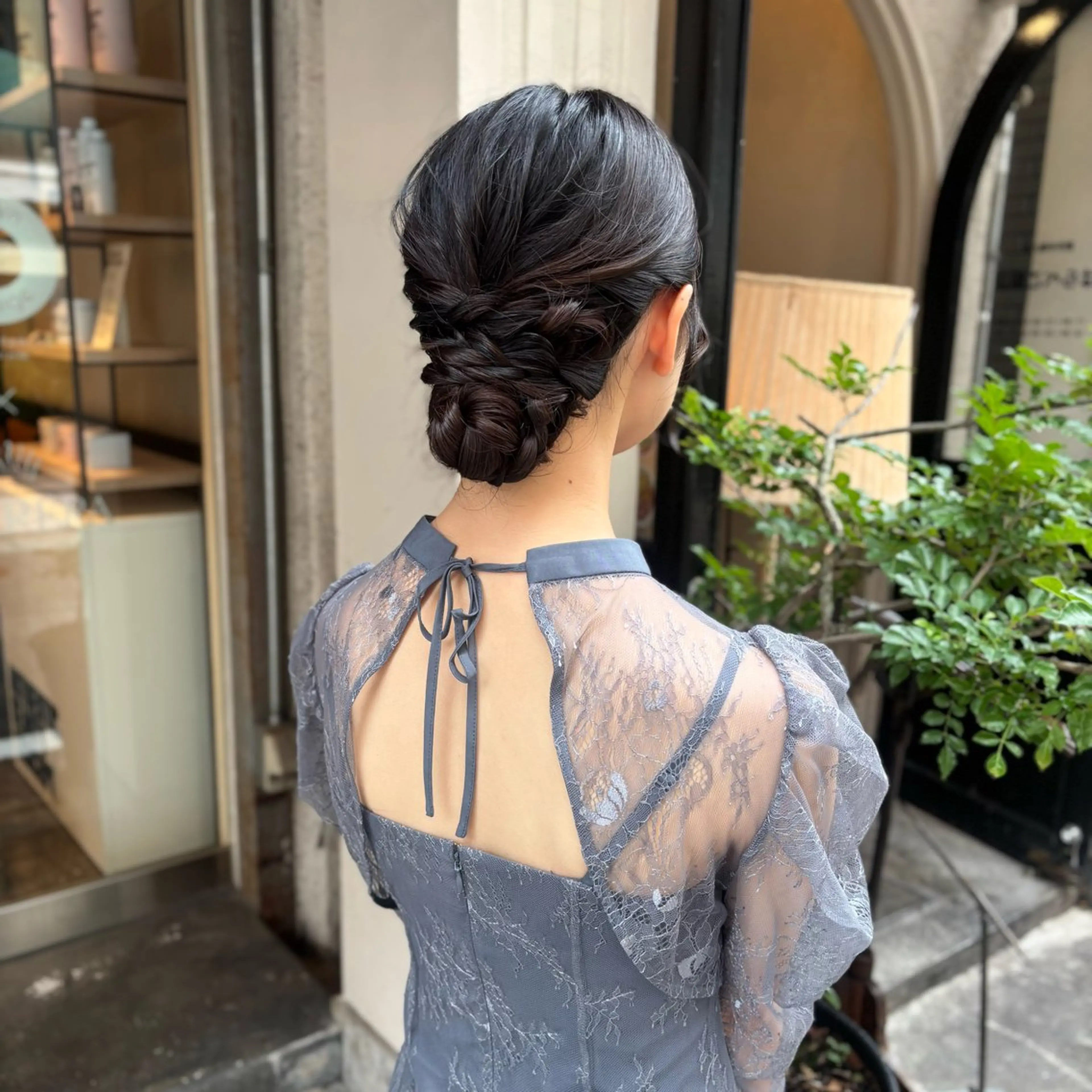 セミロング ヘアアレンジ 髪飾り ヘアセット 芦刈 咲来のヘアスタイル