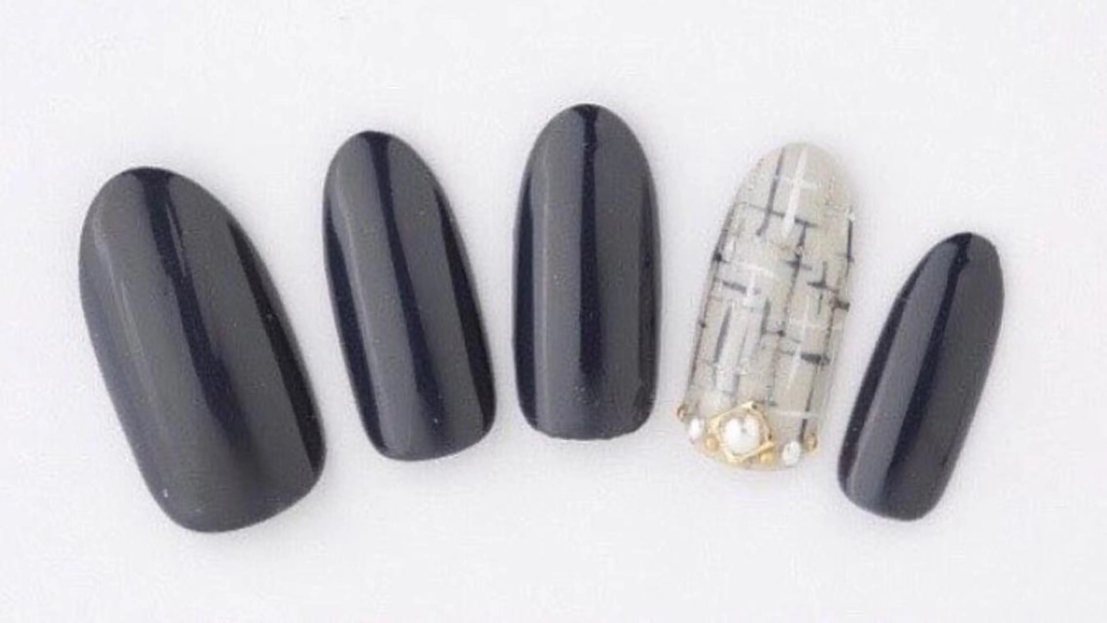 ネイル サロンR所属・岡田 美保のネイルデザイン