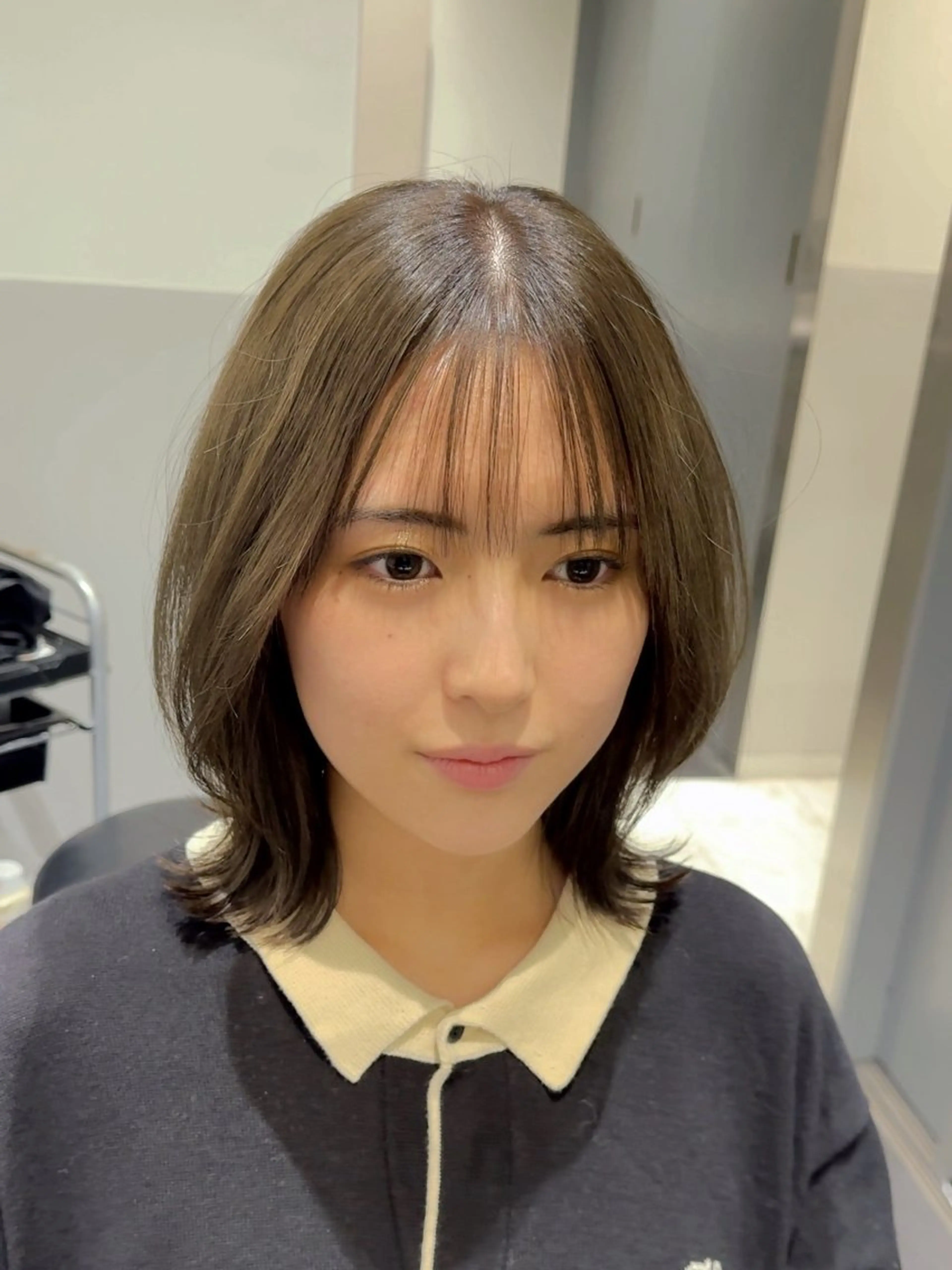 ミディアム カラー ベージュカラー 透明感カラー オリーブベージュ くびれヘア くびれレイヤー SALOWIN新宿三丁目【サロウィン】所属・レイヤー🔶髪質改善 🔶透明感カラー青木のヘアスタイル