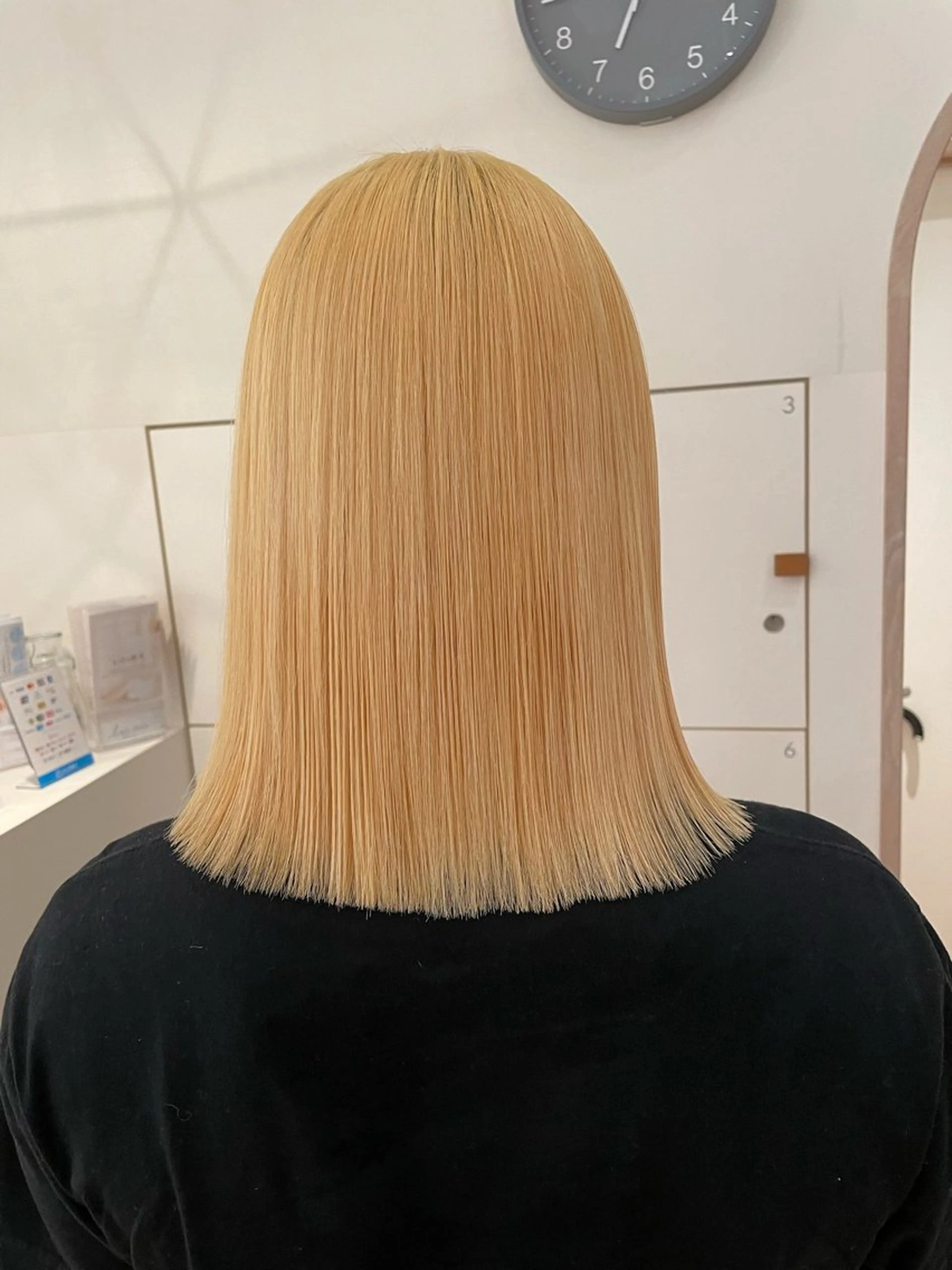 ミディアム カラー 抜きっぱなしブロンド ブリーチ👩‍🦳/ ‪✂︎MANAMIのヘアスタイル