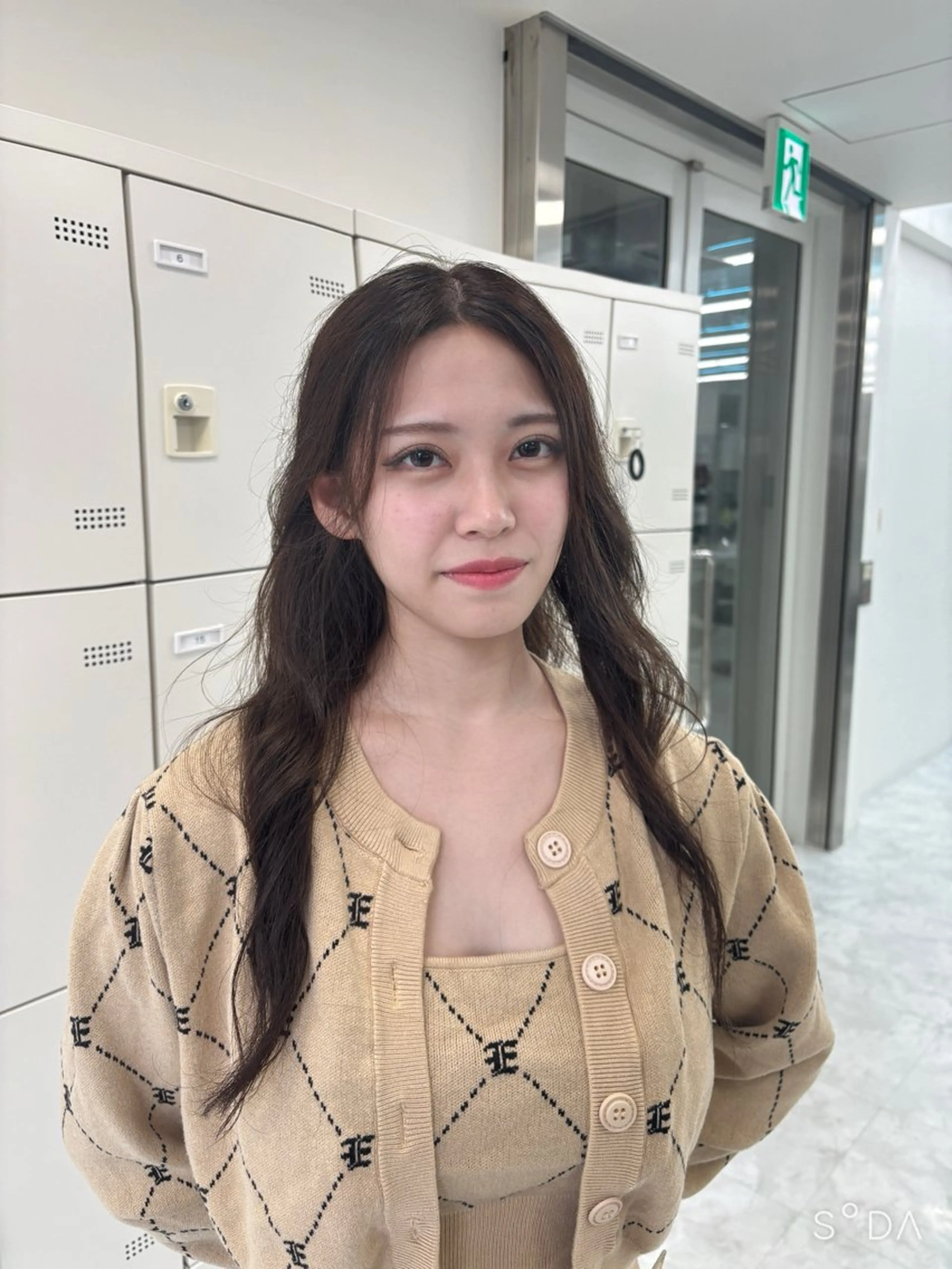 ロング 韓国ヘア/ブリーチ無 しWカラー/オリーブのヘアスタイル