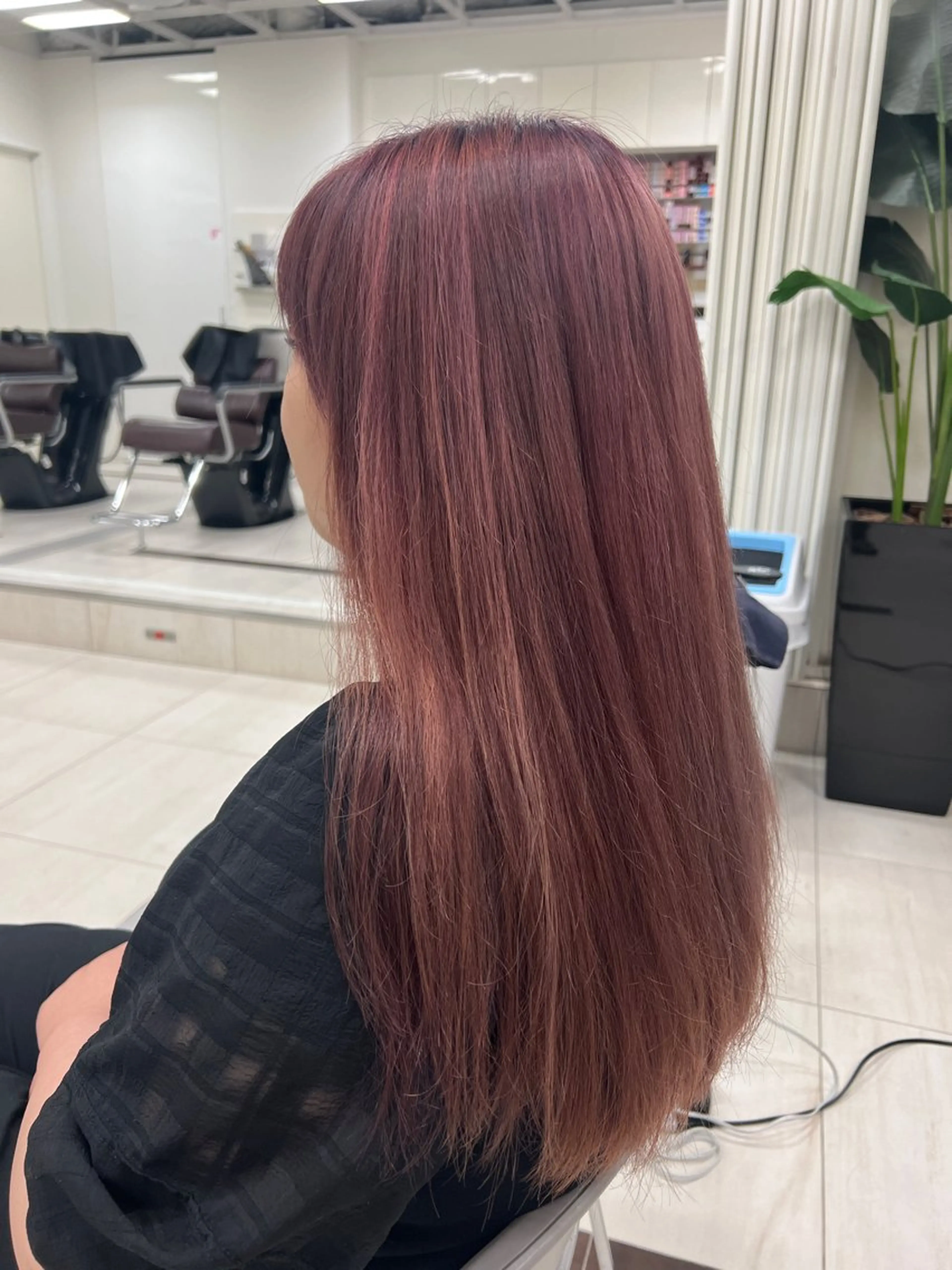 ロング カラー ピンクカラー 鈴木 彩音のヘアスタイル