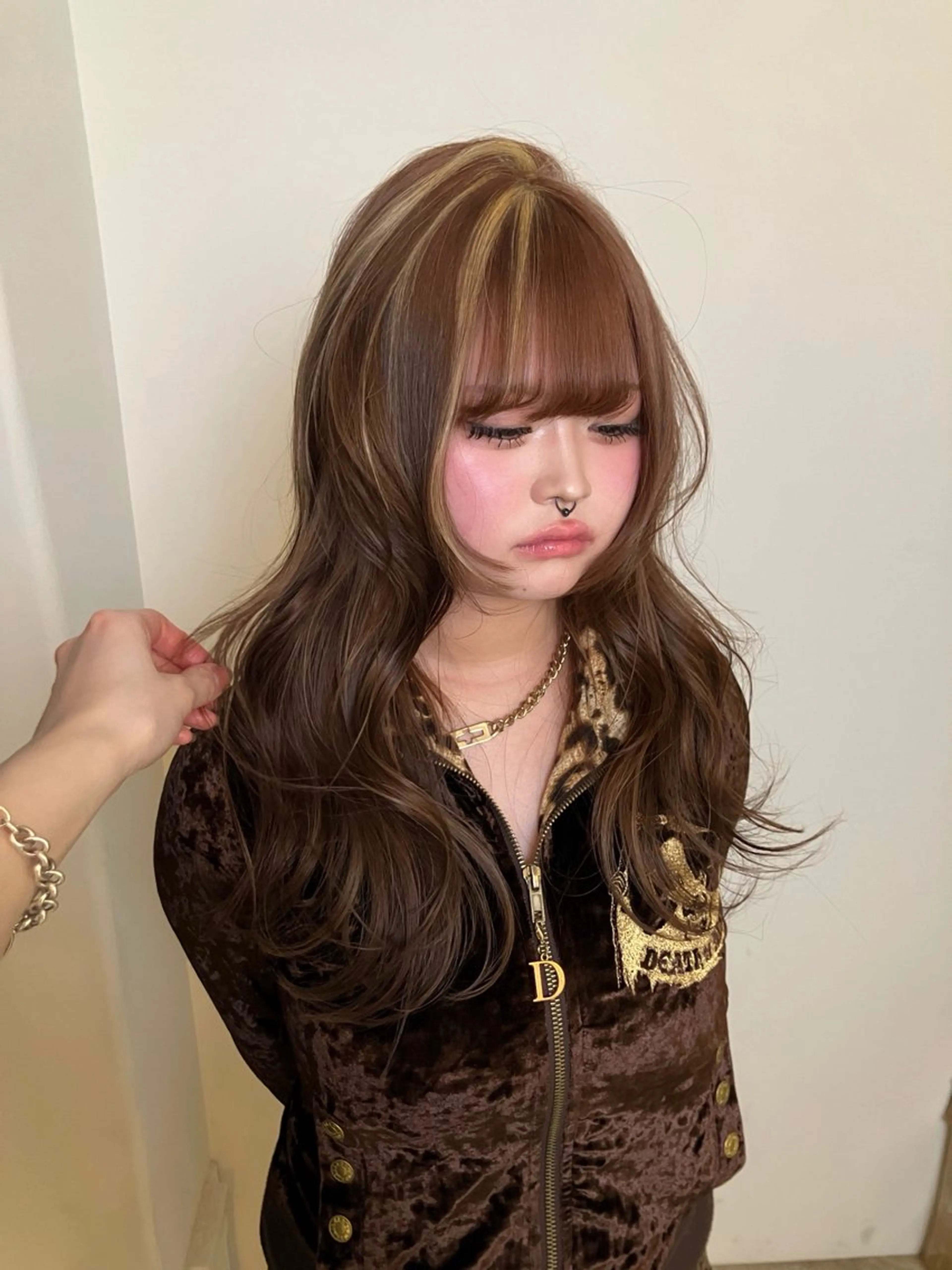 ロング カラー ヘアアレンジ デザインカラー ハイライトカラー ハイライト レイヤーカット ヘアカラー トリートメント Hanaka @hwndorのヘアスタイル