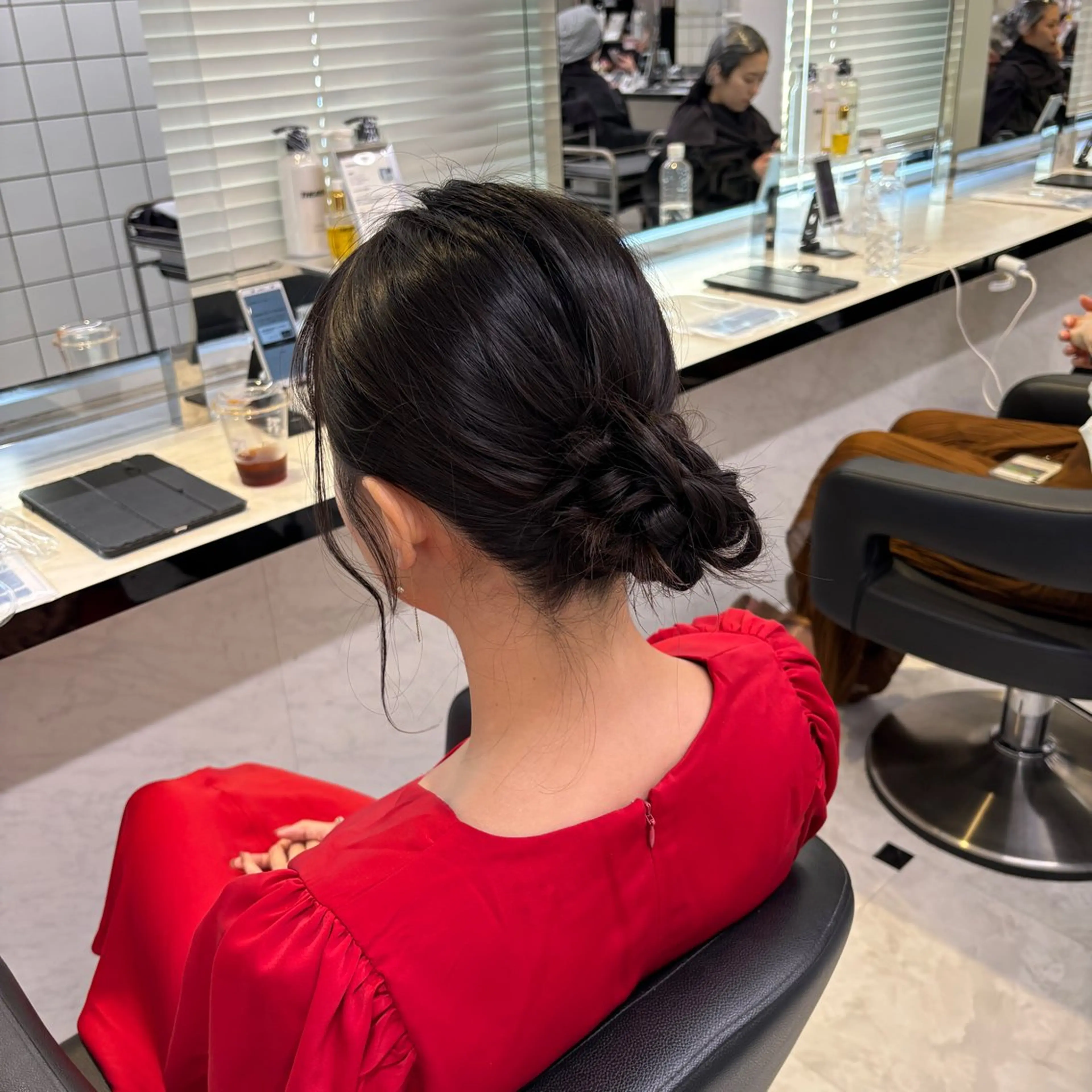 ヘアアレンジ 結婚式・ブライダル ヘアセット 💙ハイトーン韓国風 色白ヘア💙manaのヘアスタイル