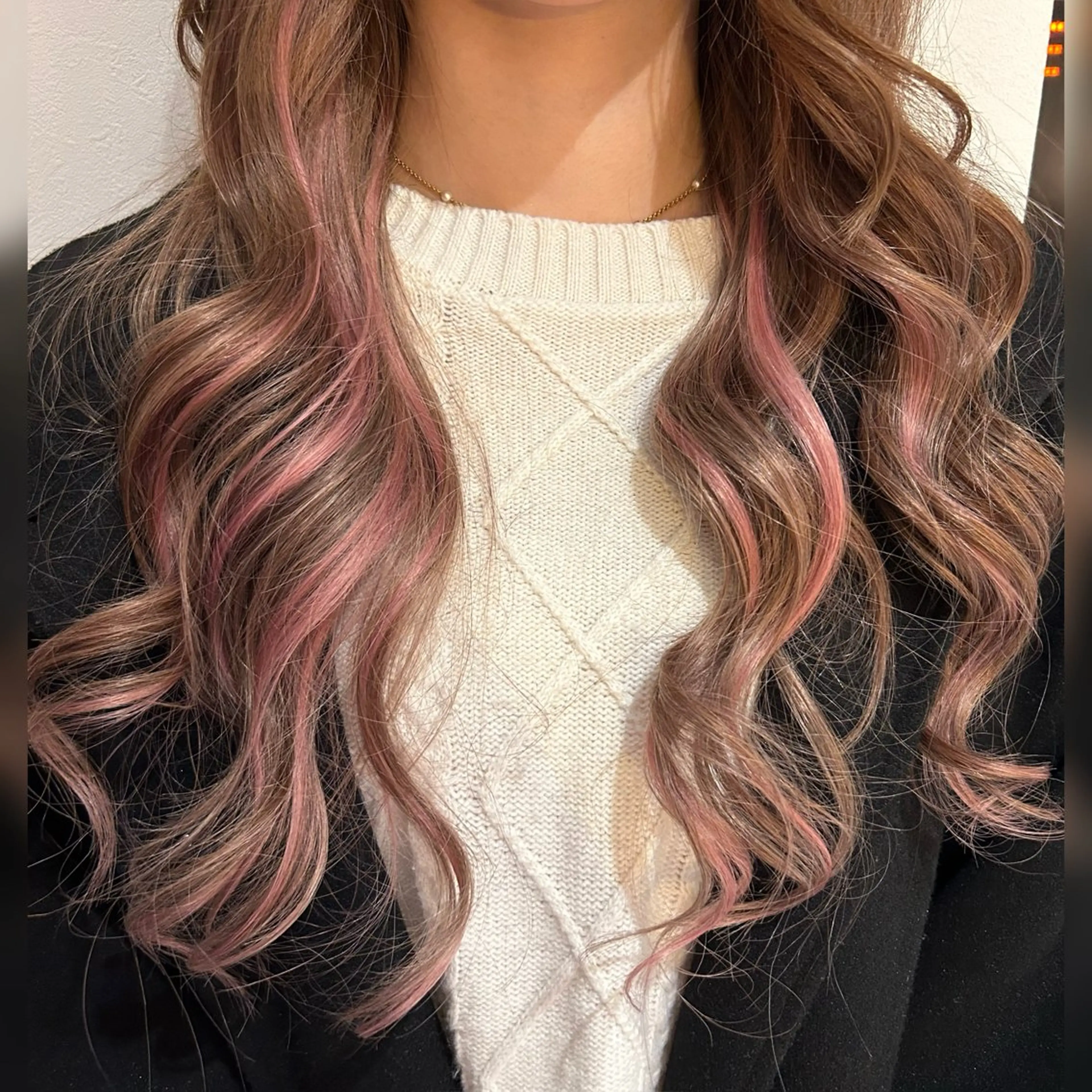 ロング カラー ヘアアレンジ シールエクステ バレイヤージュ ハイライトカラー インナーカラー ピンクカラー カット ヘアカラー トリートメント エクステ ヘアセット alpha. カラーエクステ下妻のヘアスタイル