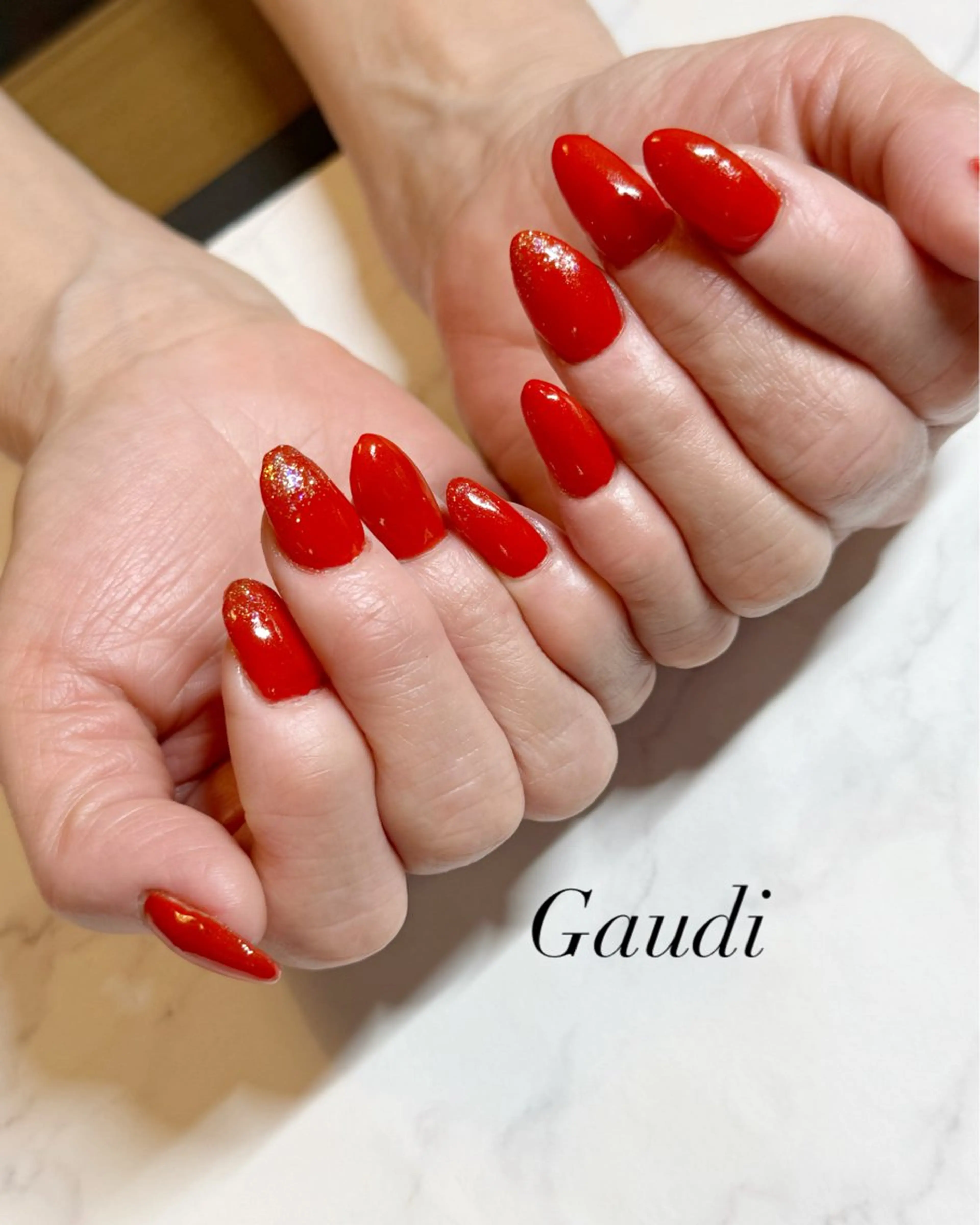 ネイル ゴールド ラメ(グリッター) ワンカラーネイル 赤色 Gaudi.Nail Rinaのその他イメージ