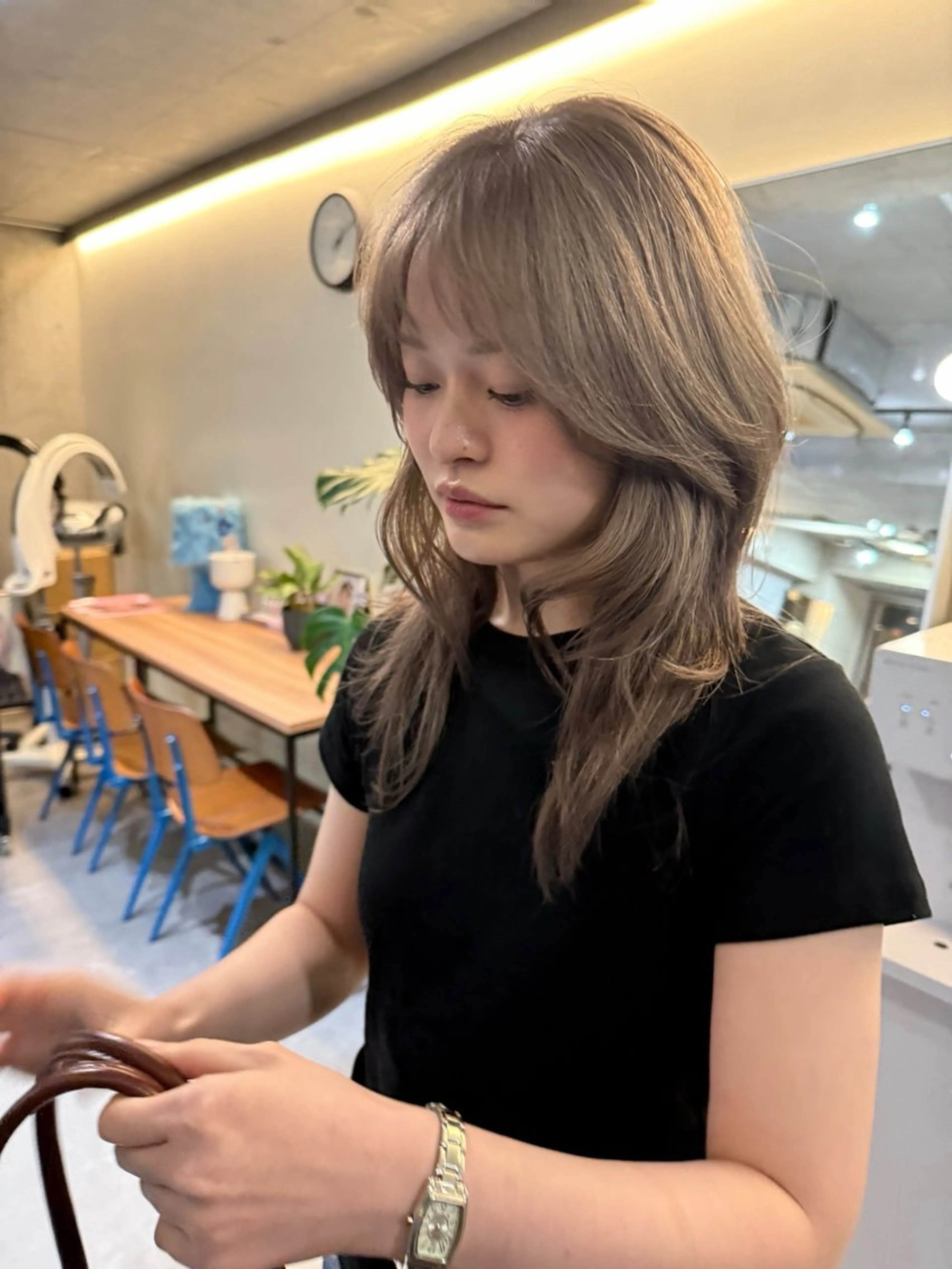 セミロング レイヤーカット\ウル フ　chinatsuのヘアスタイル