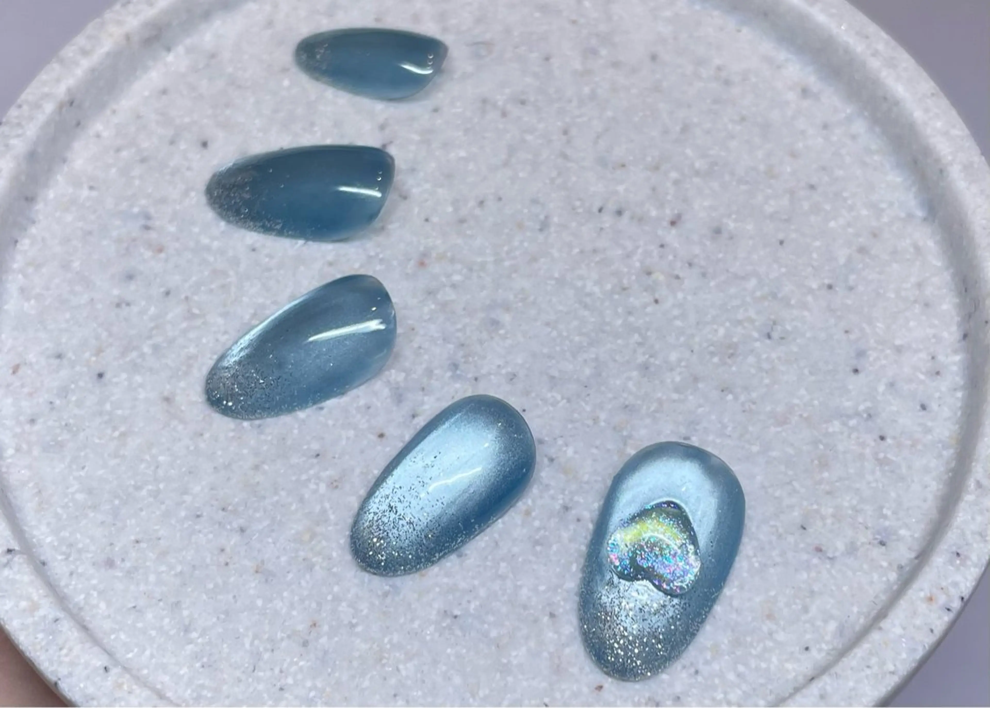 ネイル Nailsalon Repos.所属・Rika🌼 シンプル•マグネットのネイルデザイン