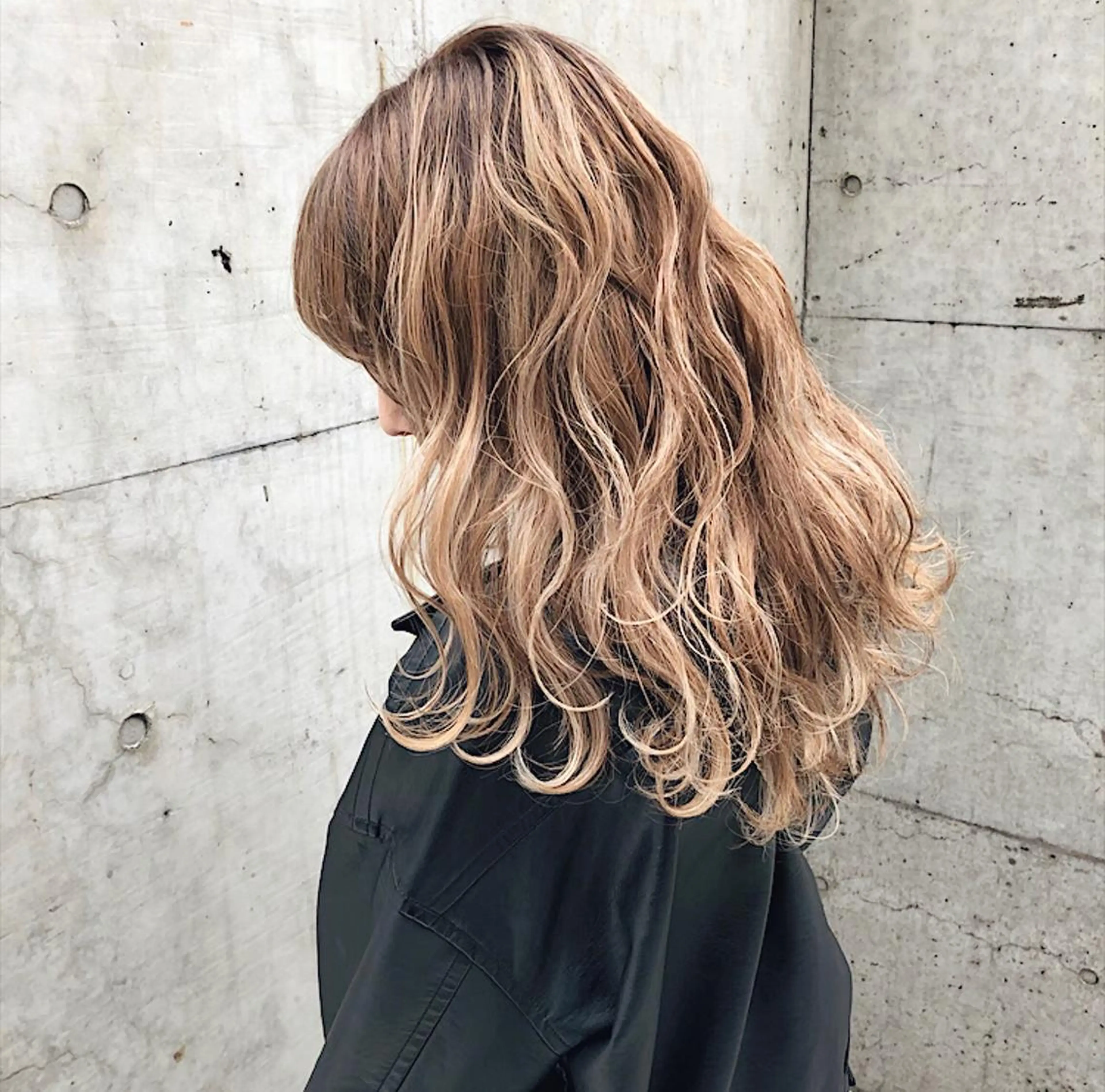 ロング カラー ヘアアレンジ 韓国レイヤーカット/ 儚げカラーチナツのヘアスタイル