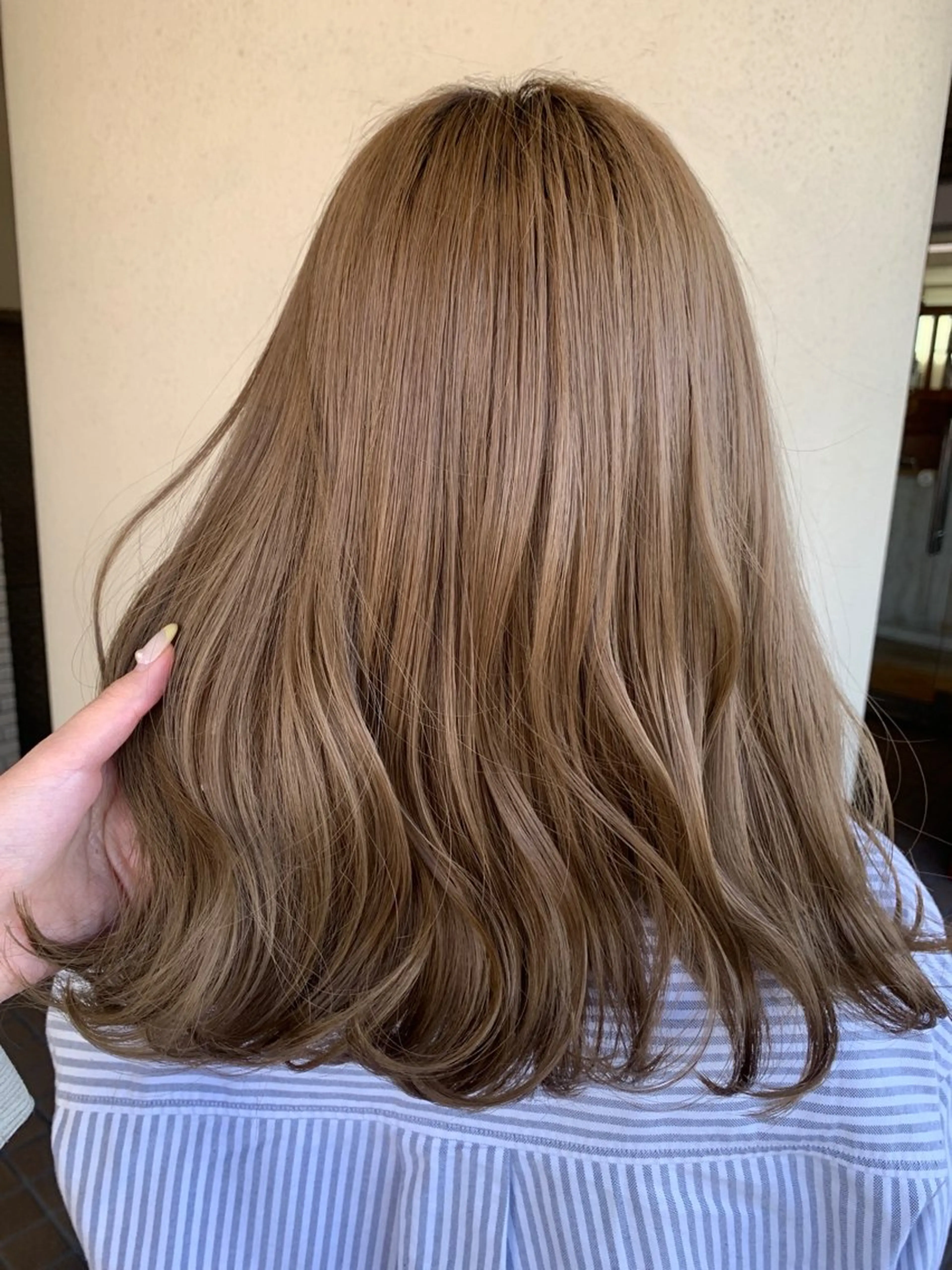 ミディアム カラー ベージュカラー カット ヘアカラー トリートメント regalo Acari🍎のヘアスタイル