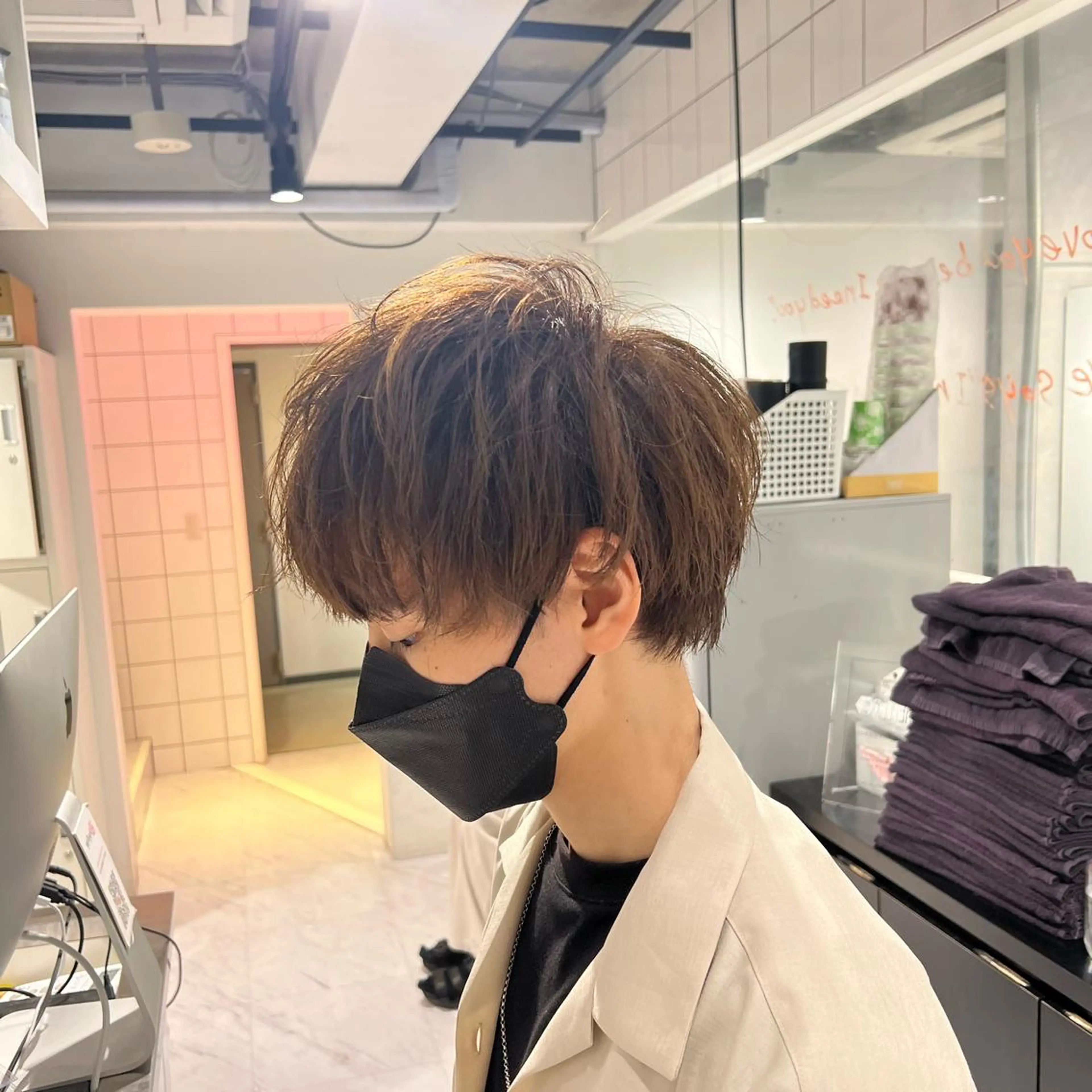 ショート カラー パーマ ヘアアレンジ メンズ キッズ ネイル マツエク・マツパ アイブロウ センターパート メンズ韓国風 メンズパーマ プードルパーマ スパイキーショート 仕上がり満足度No. 1🔥BLUCK🔥のヘアスタイル