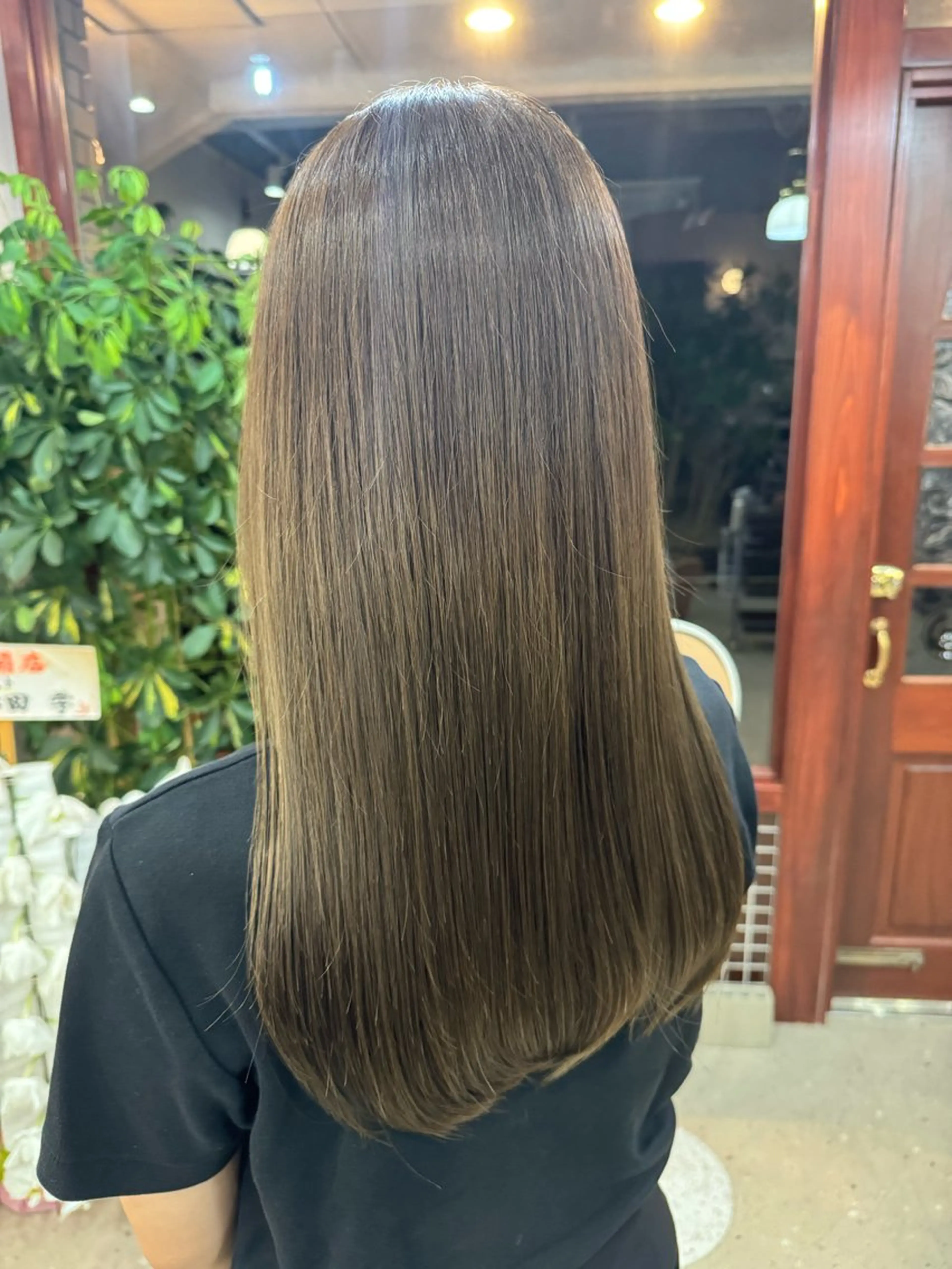 カラー グレージュ ヘアカラー トリートメント 🫧もも /艶カラー/髪質改善のヘアスタイル