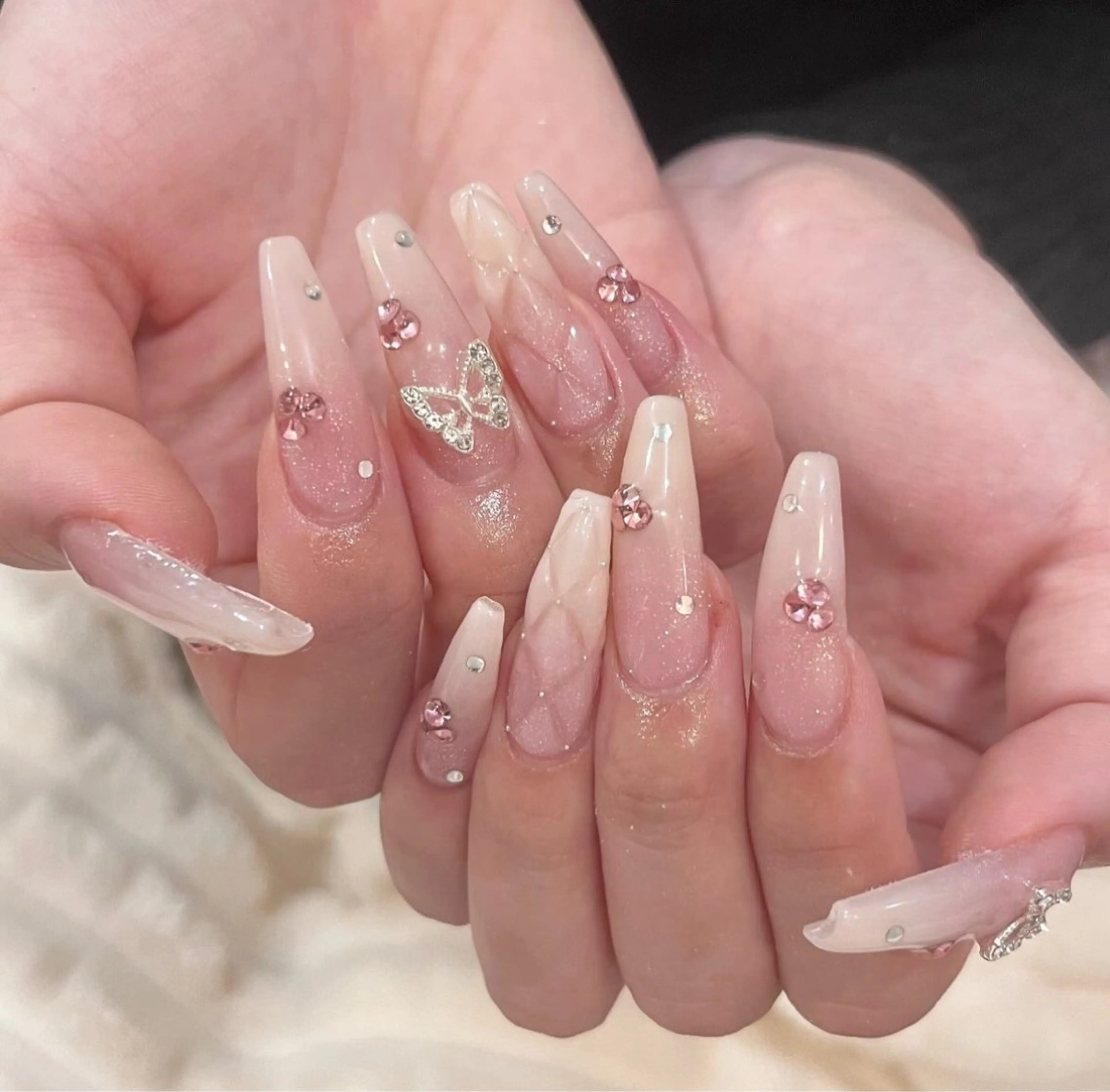 ネイル 長さ出し グラデーション キラキラネイル 韓国ネイル ラメ(グリッター) ハンドネイル ハンドケア Chisa Nail Studio所属・リ リのネイルデザイン