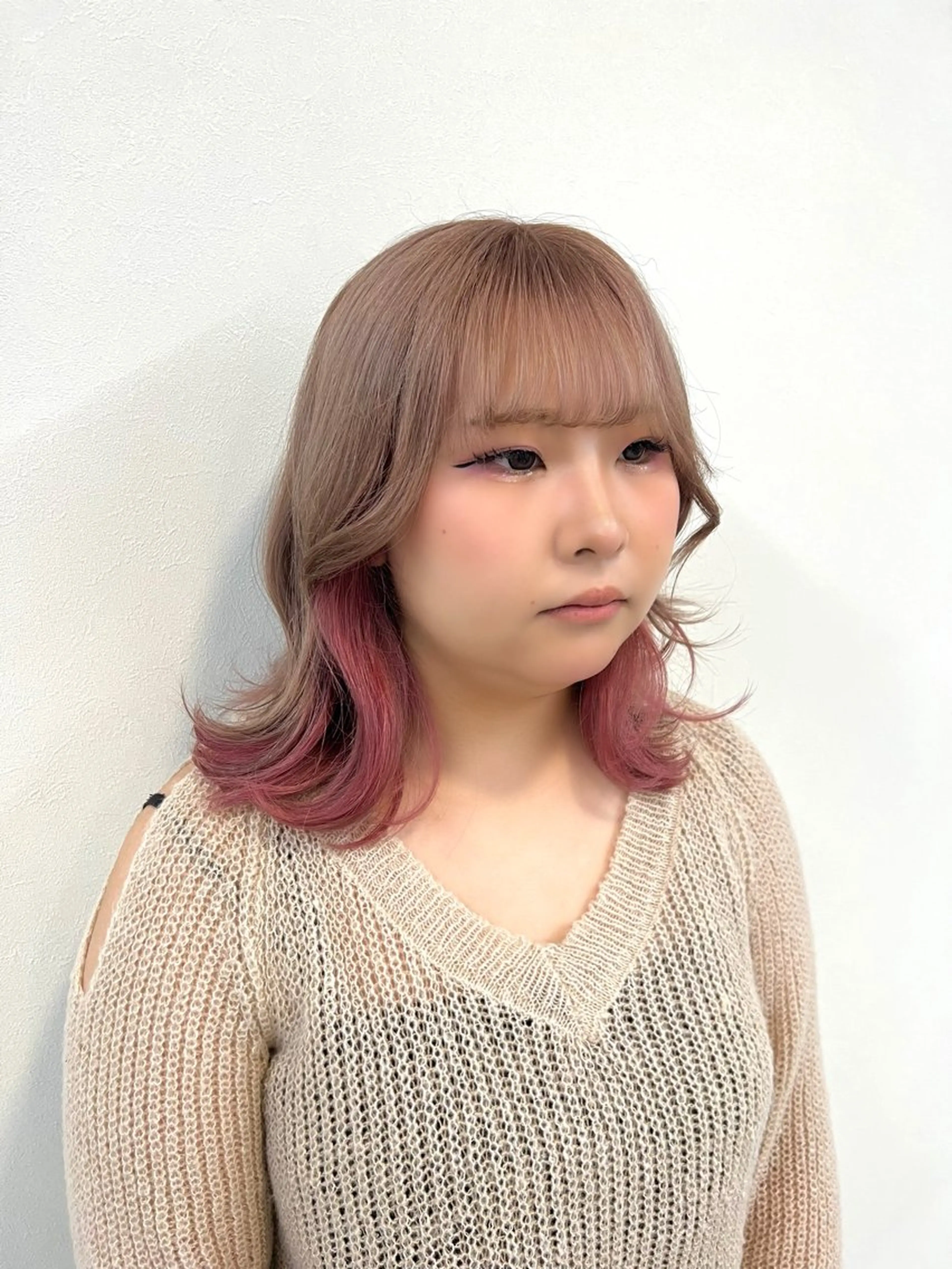 セミロング カラー ベージュカラー インナーカラー ミルクティーベージュ ピンクカラー ヘアカラー ブリーチカラー🦋‪ 田中さくらのヘアスタイル