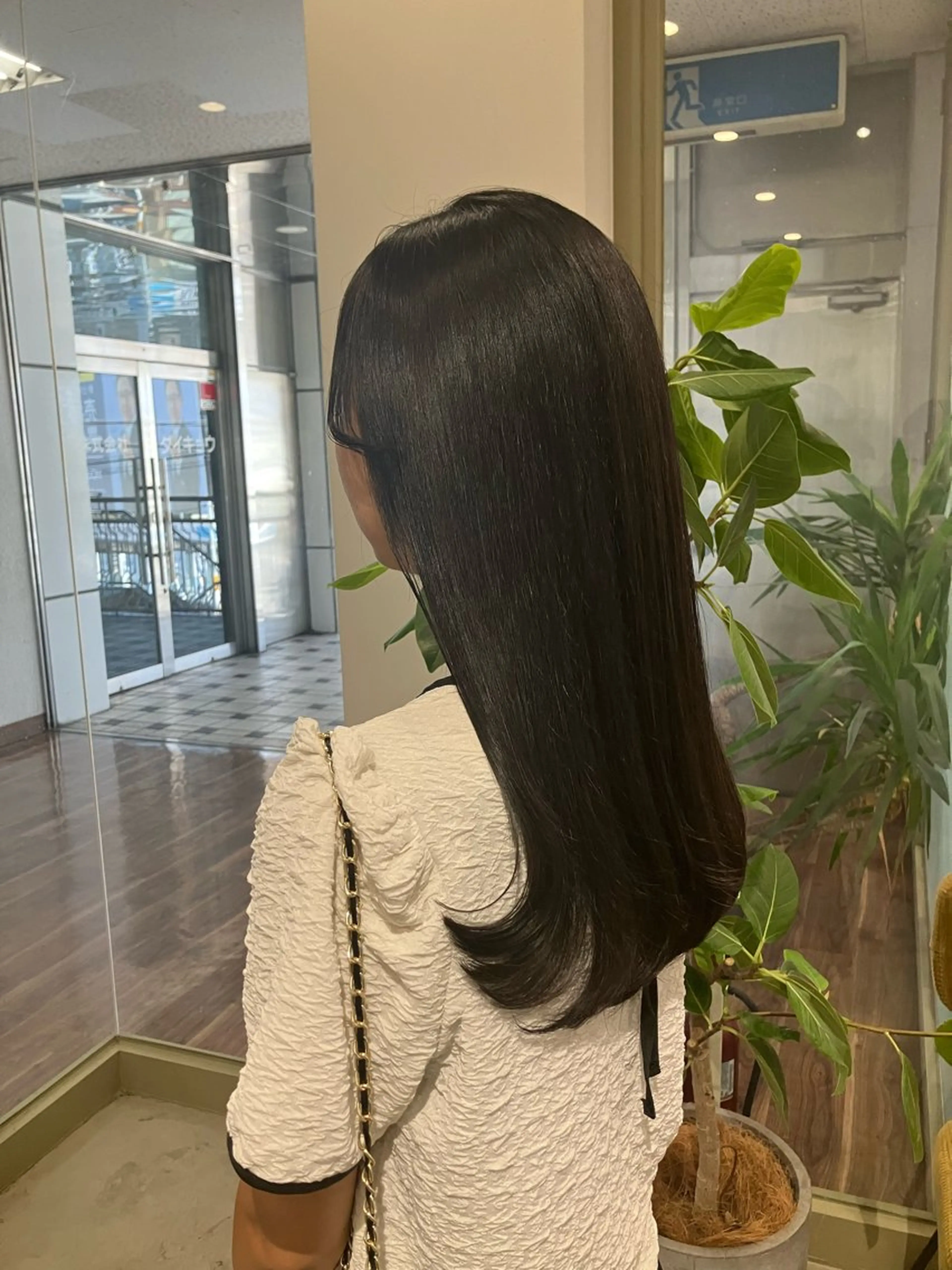 セミロング アッシュ 平松 里穗のヘアスタイル