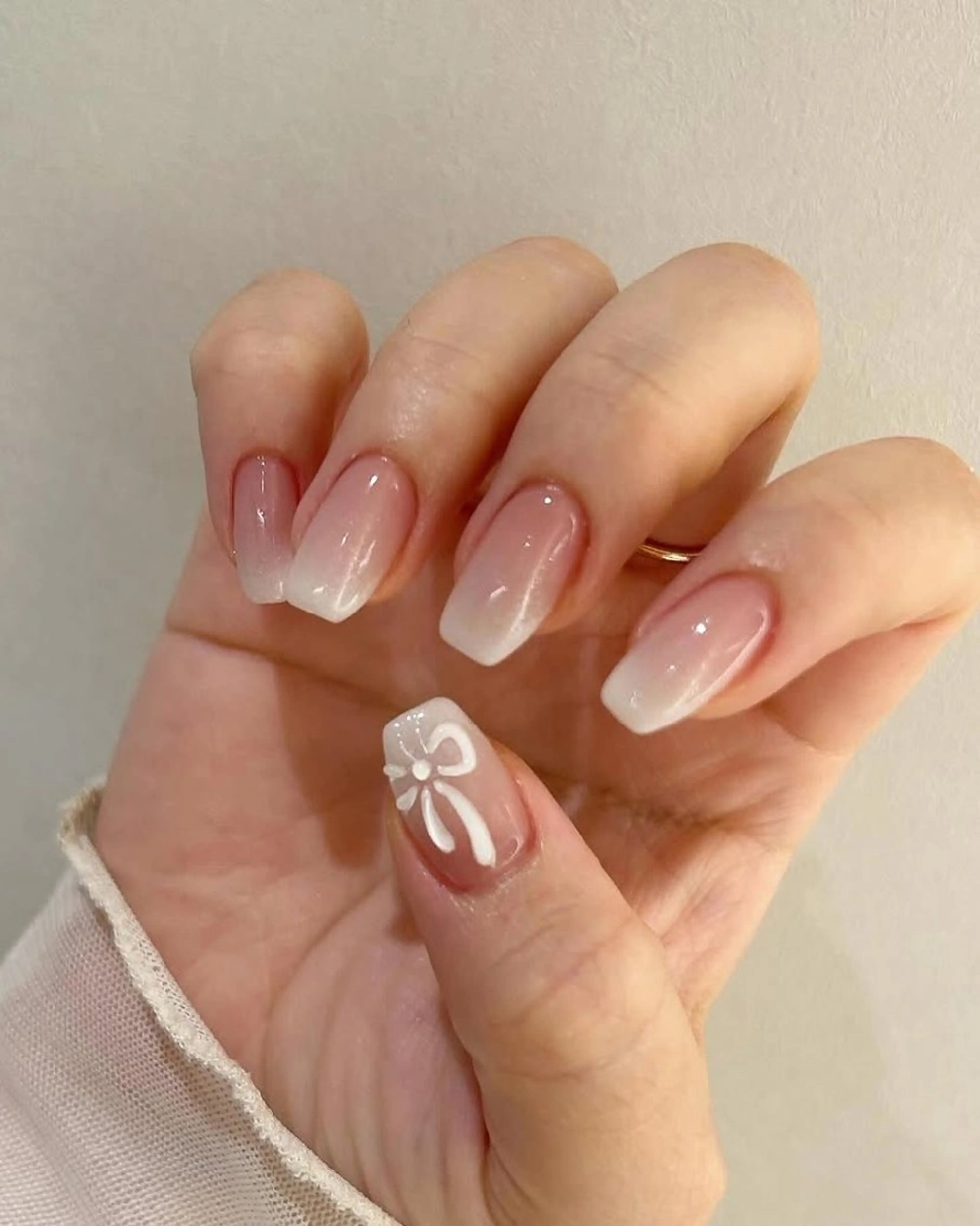 ネイル チークネイル フレンチネイル ジェルネイル ガーリー キラキラネイル ハンドネイル UM Nail Salonのネイルデザイン