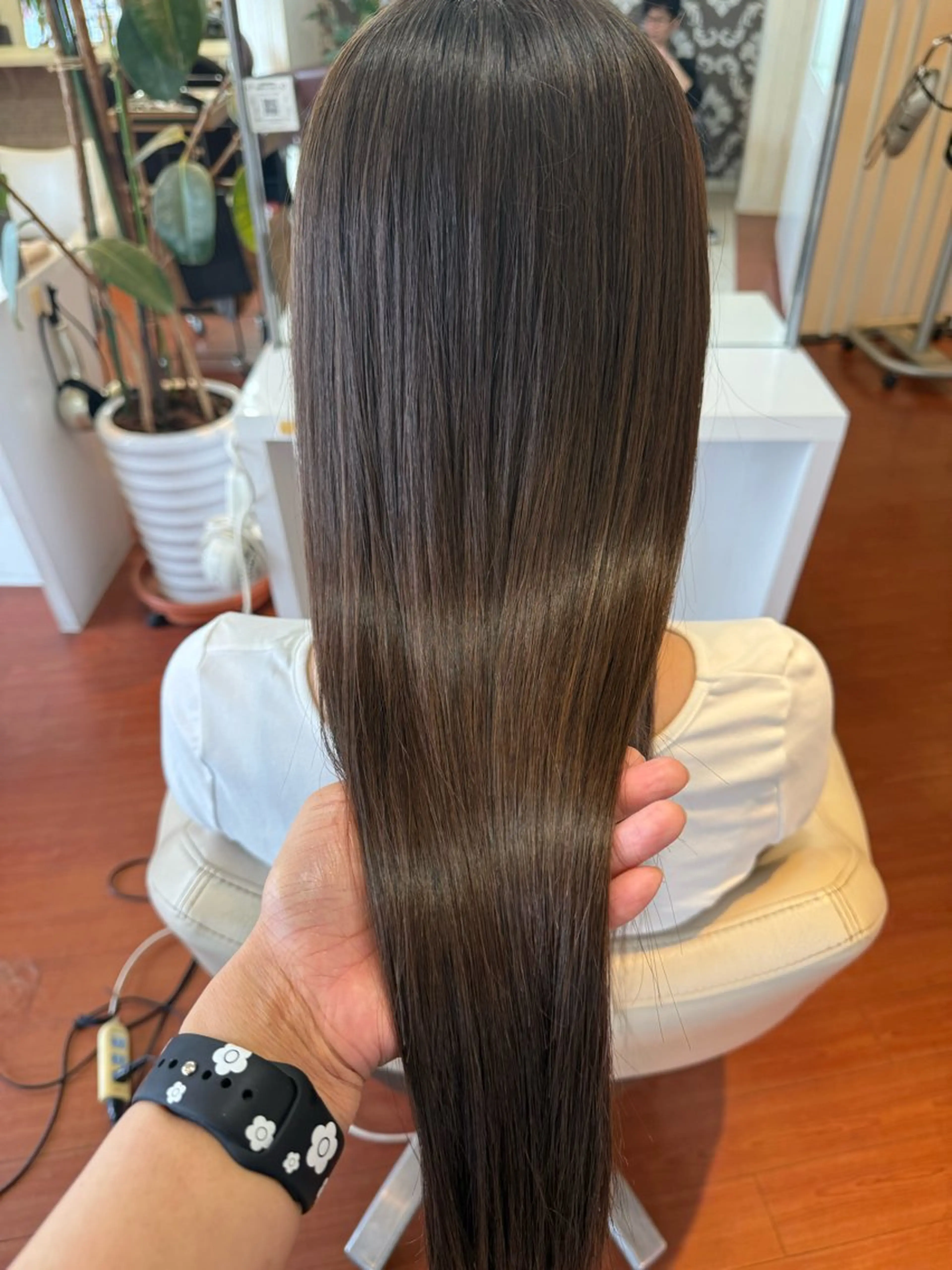 ロング 酸性ストレート くわこひなた 【下赤塚サロン🎀】のヘアスタイル