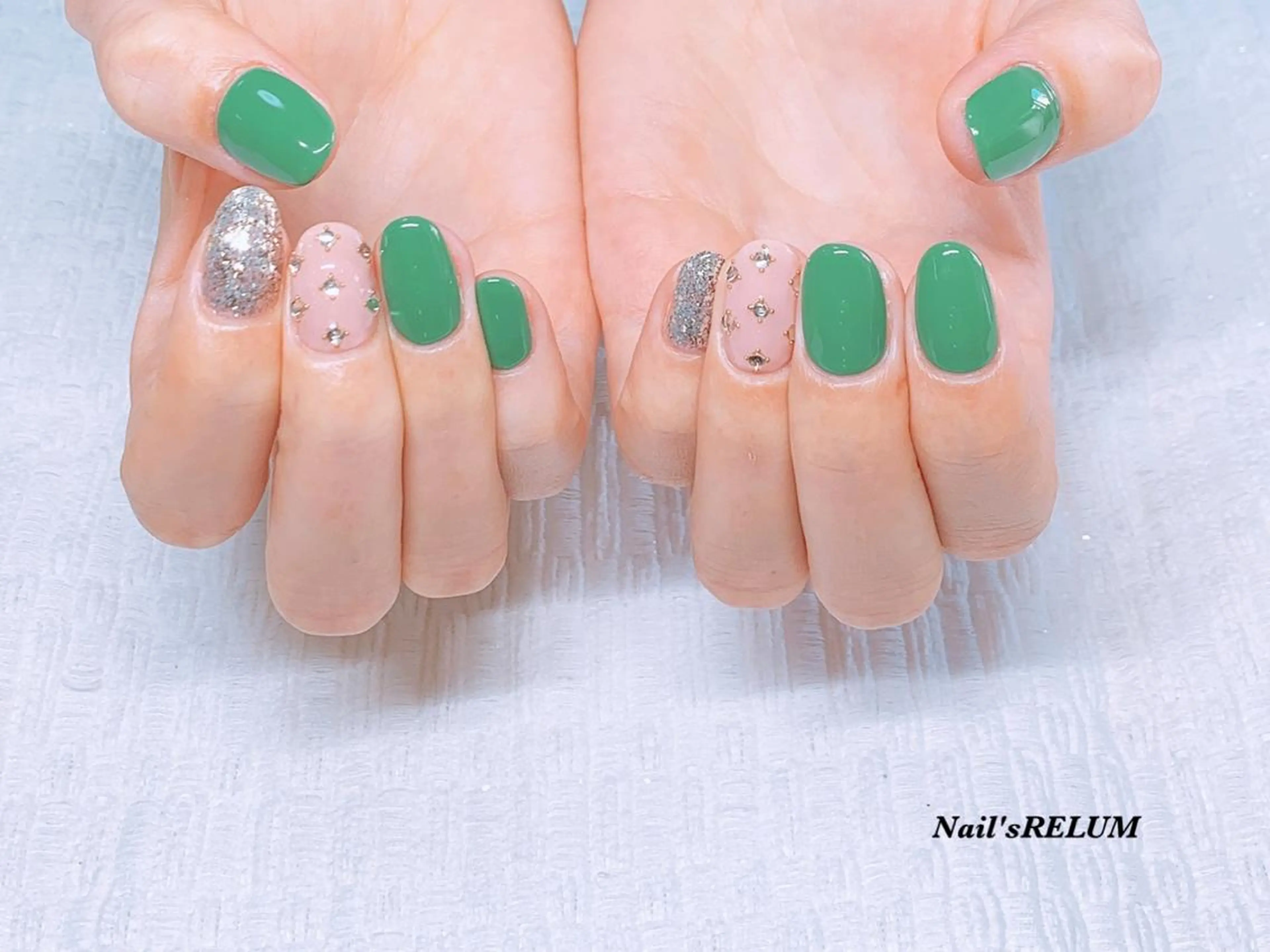 ネイル 持ち込み THECOLORS所属・近貞 莉奈のネイルデザイン